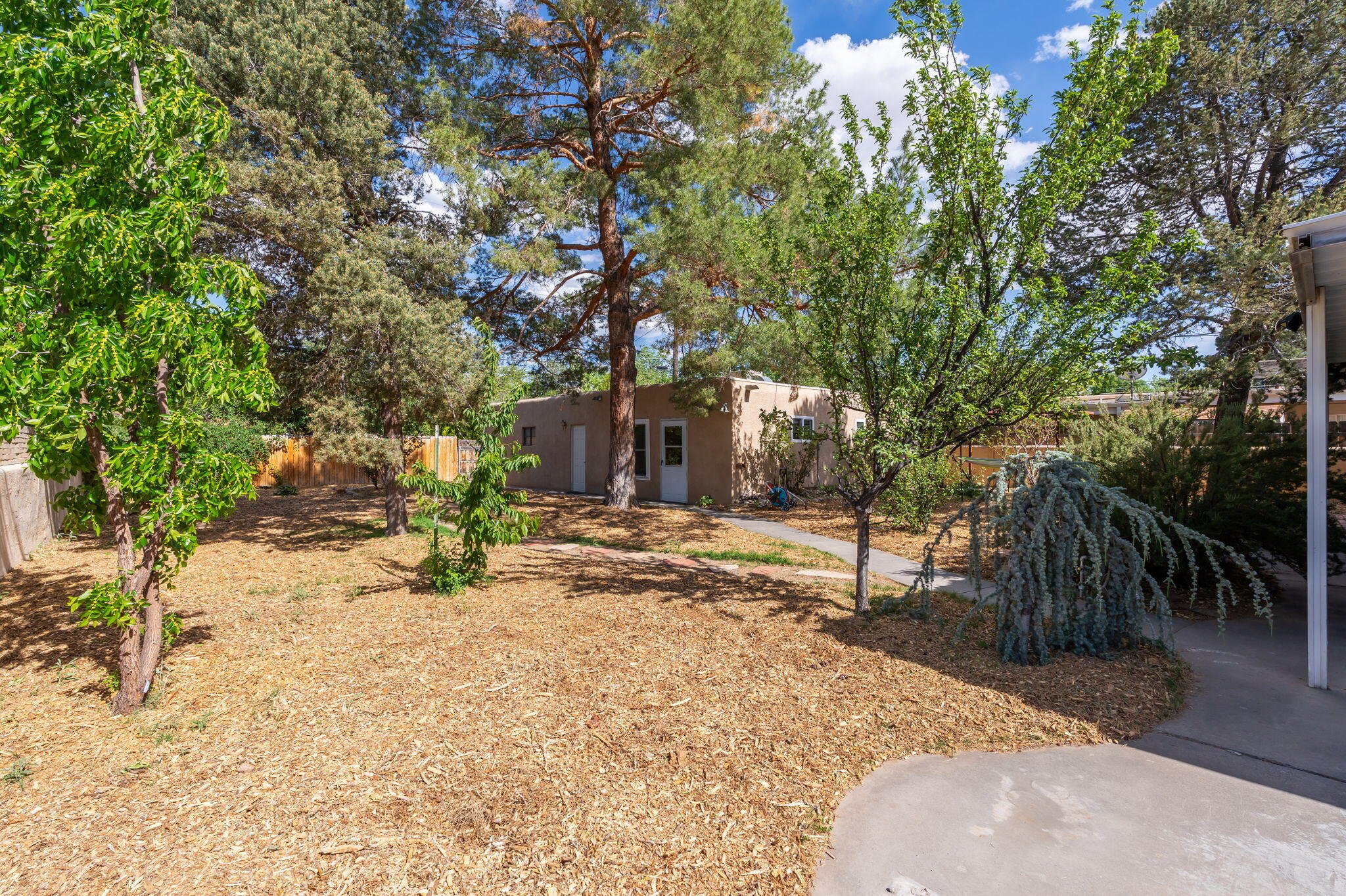 808 Parkland Circle SE