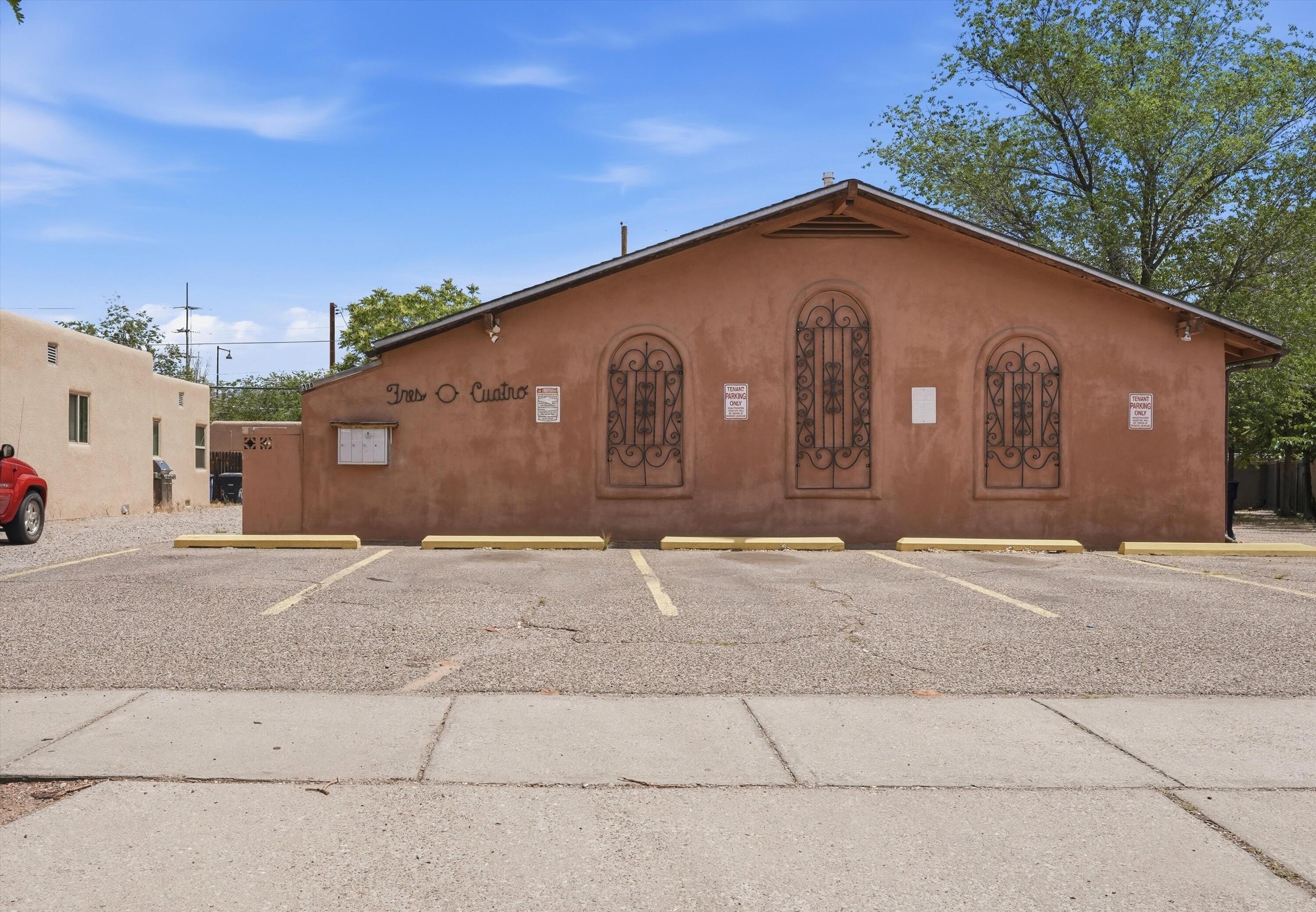 304 Vassar Drive SE