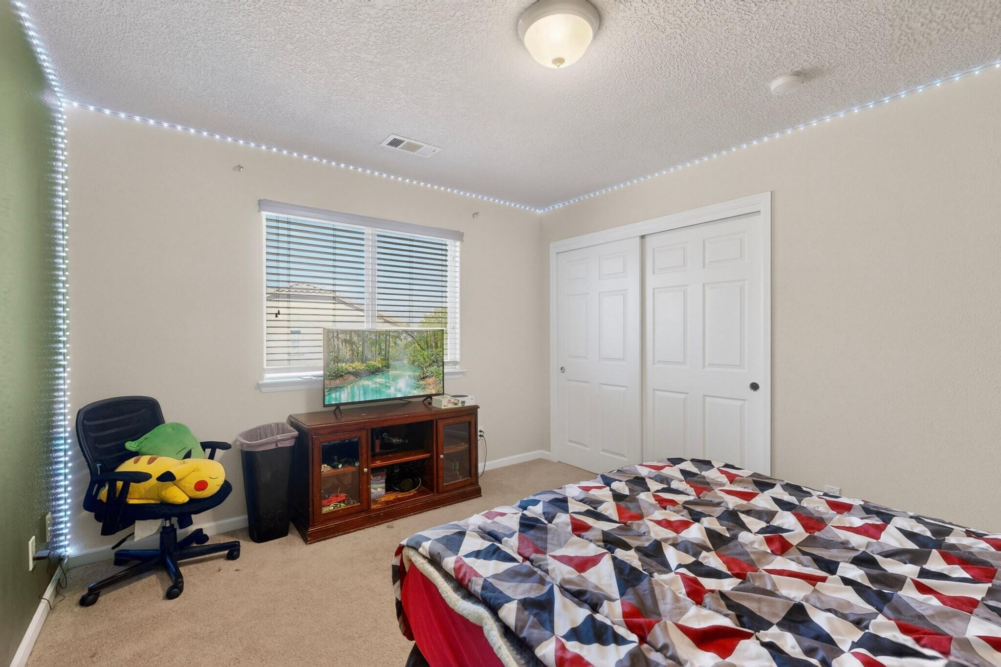 420 Vista Roja Place NE