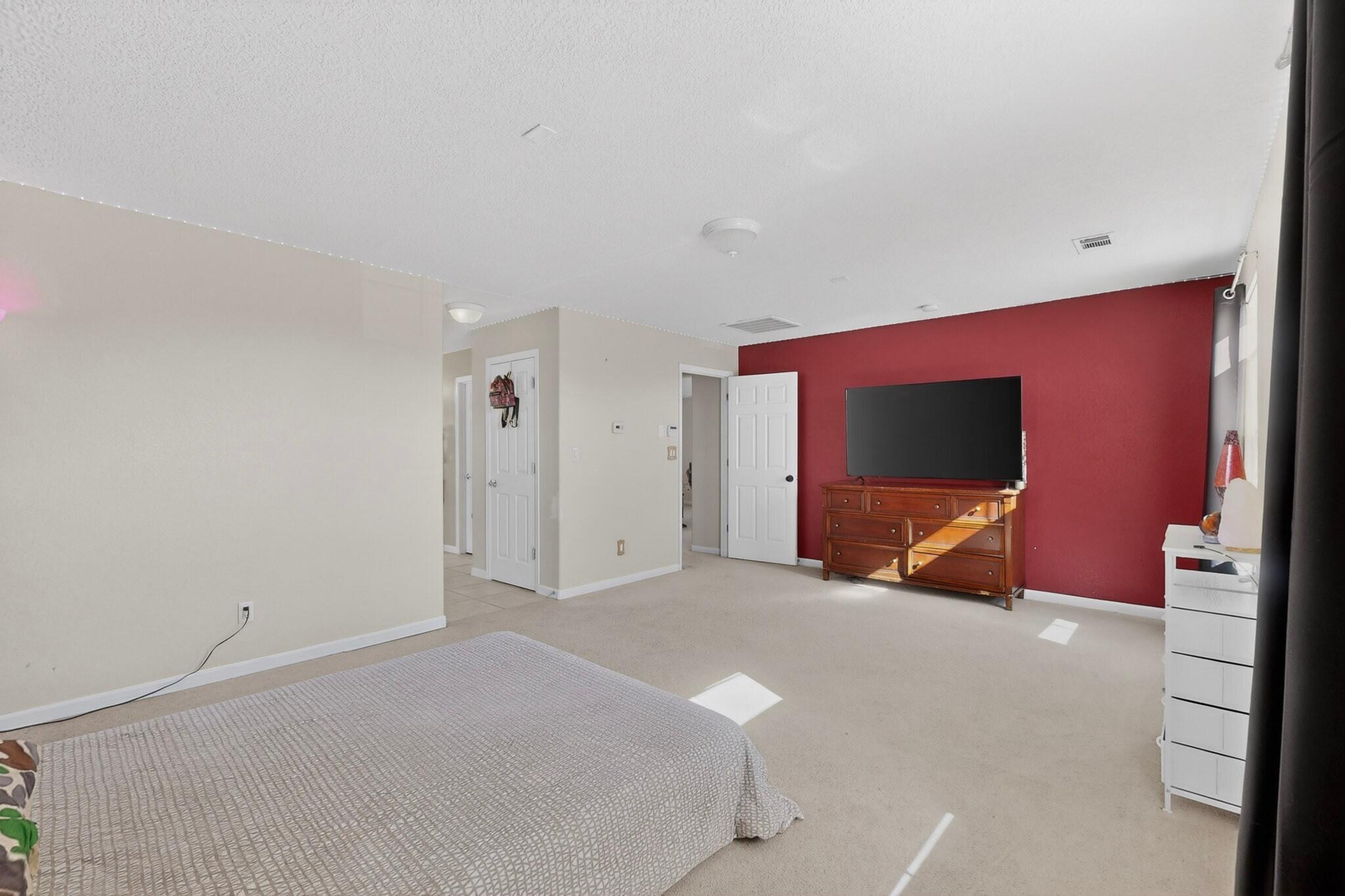 420 Vista Roja Place NE