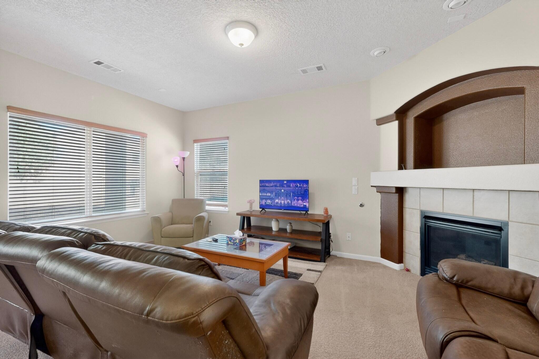 420 Vista Roja Place NE