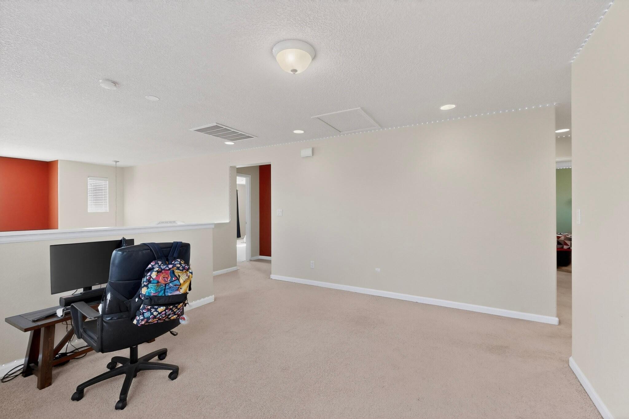 420 Vista Roja Place NE