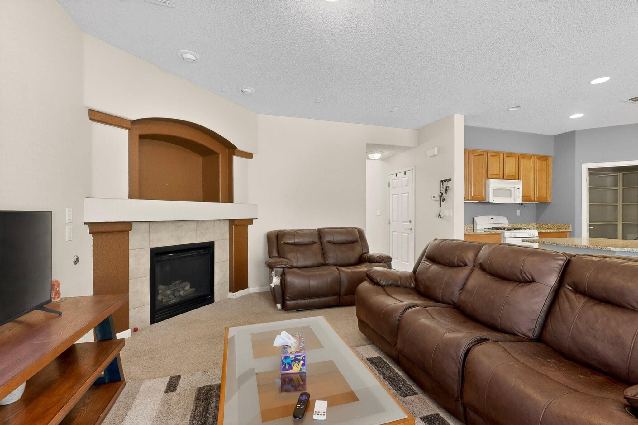 420 Vista Roja Place NE