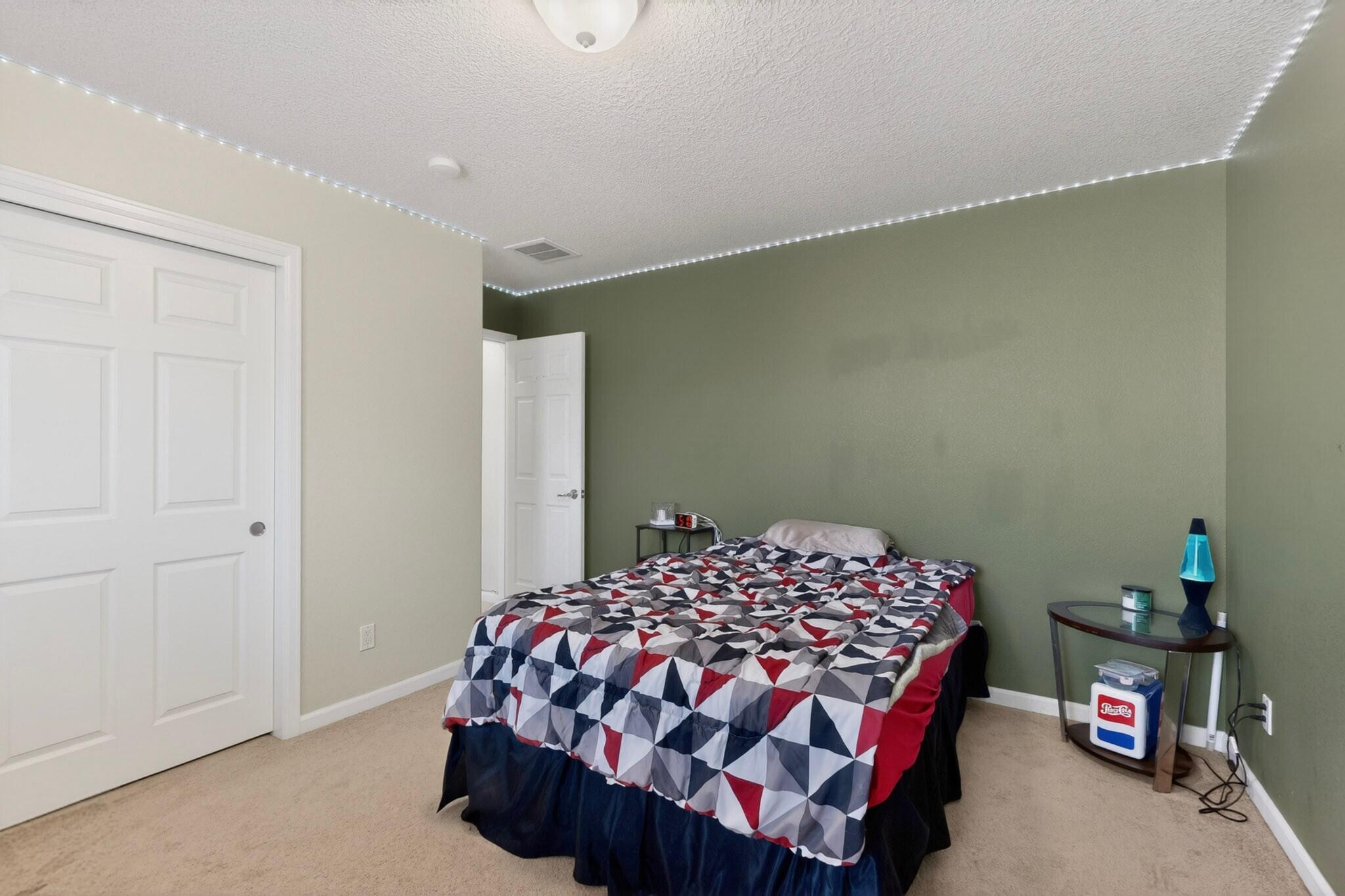 420 Vista Roja Place NE