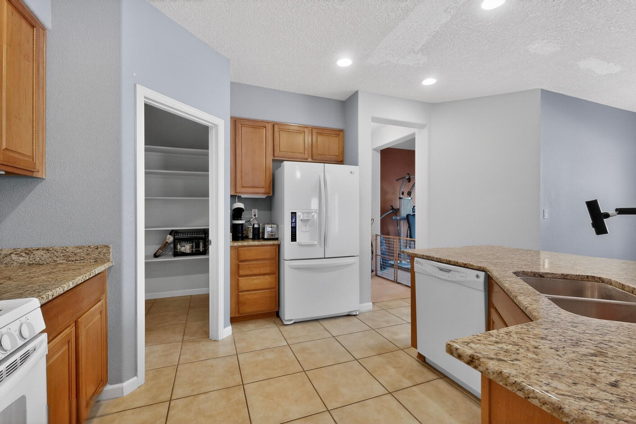 420 Vista Roja Place NE