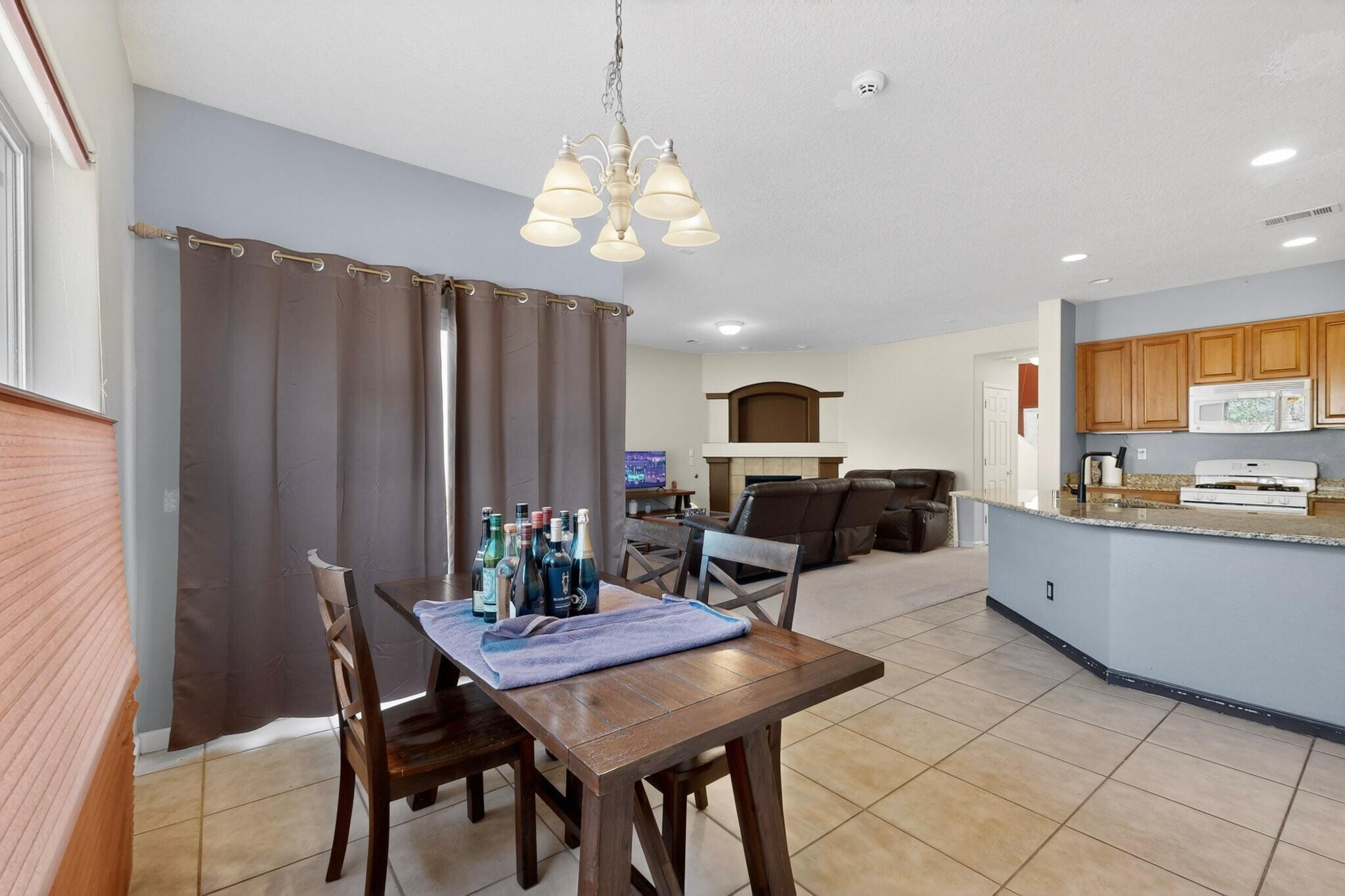 420 Vista Roja Place NE