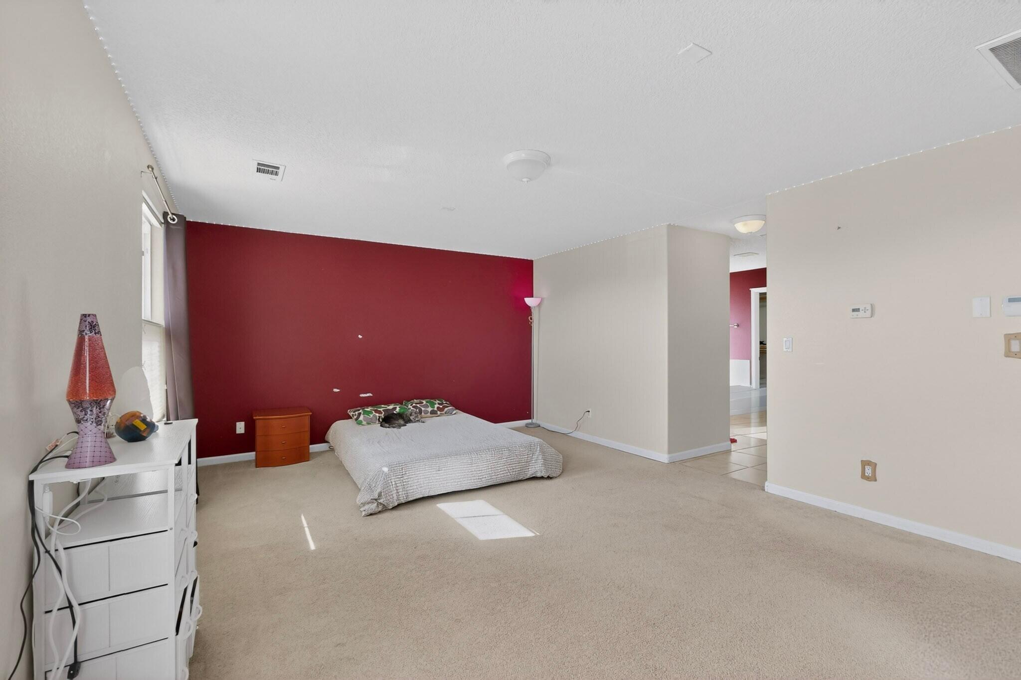 420 Vista Roja Place NE