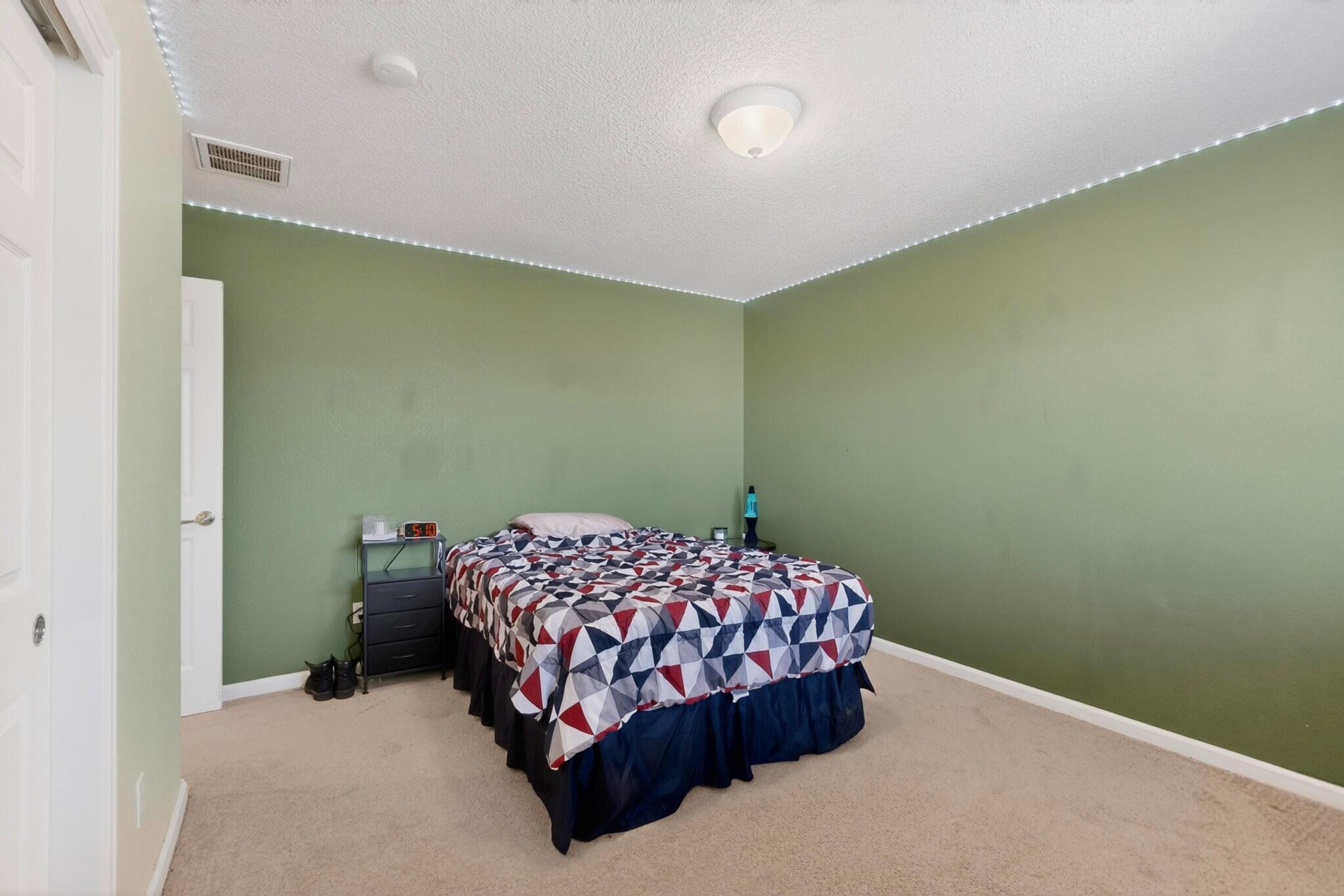 420 Vista Roja Place NE