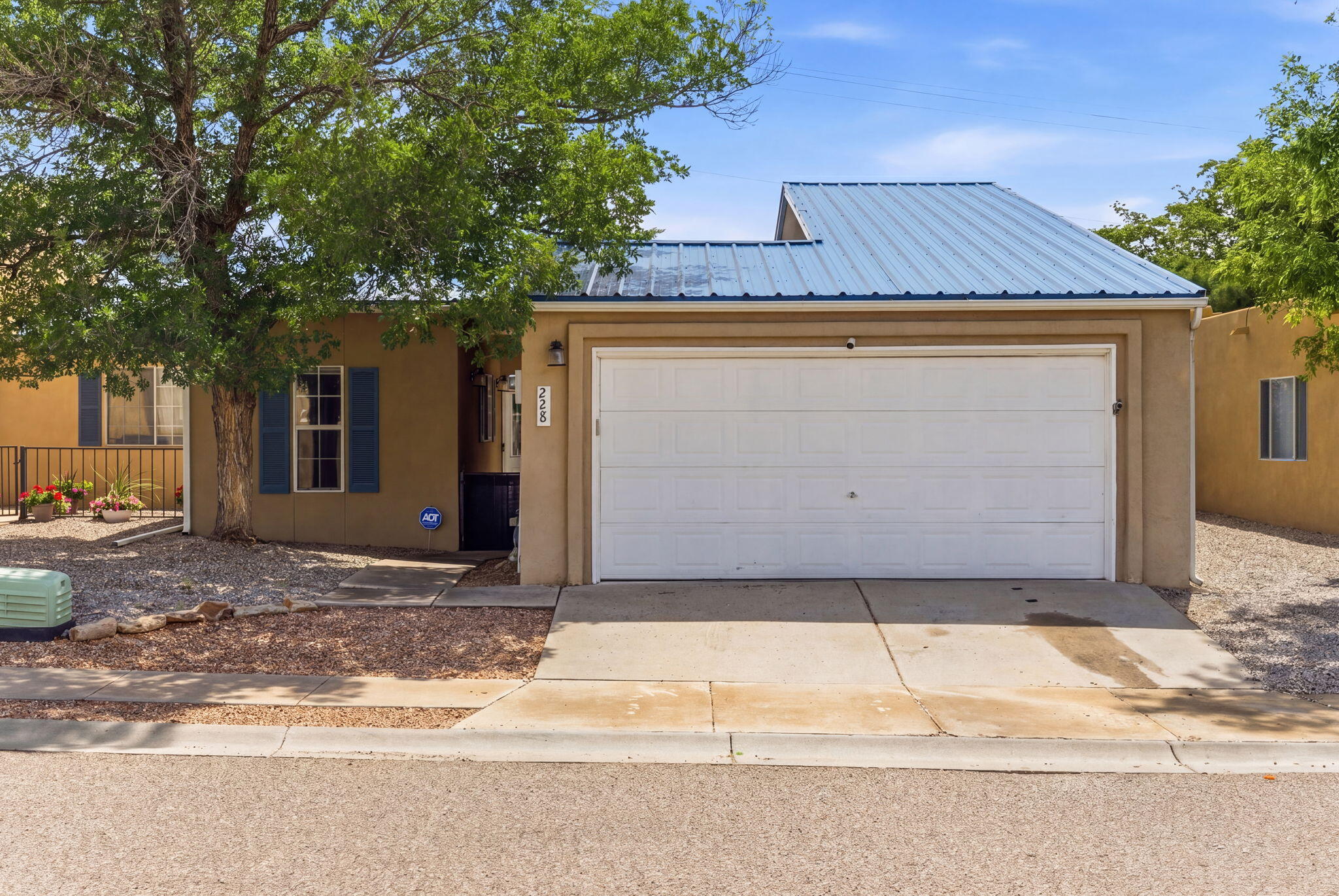 228 Hendren Lane NE