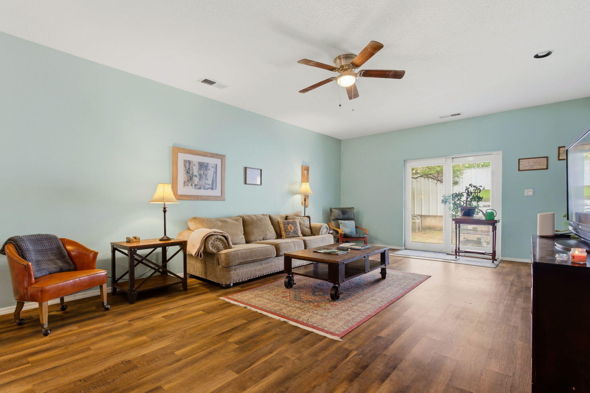 228 Hendren Lane NE