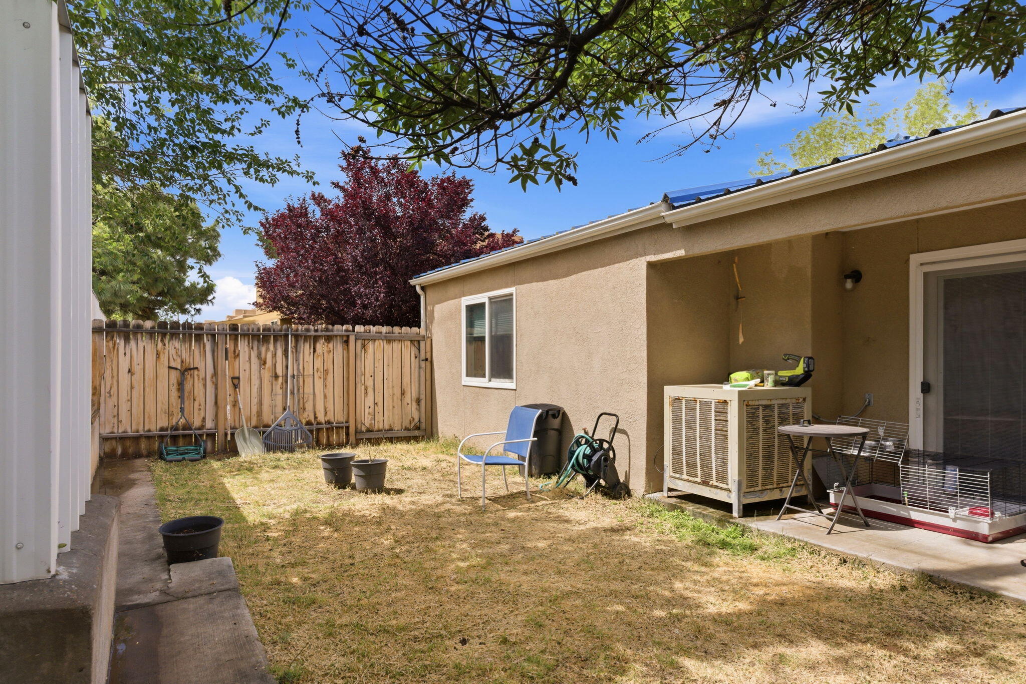 228 Hendren Lane NE