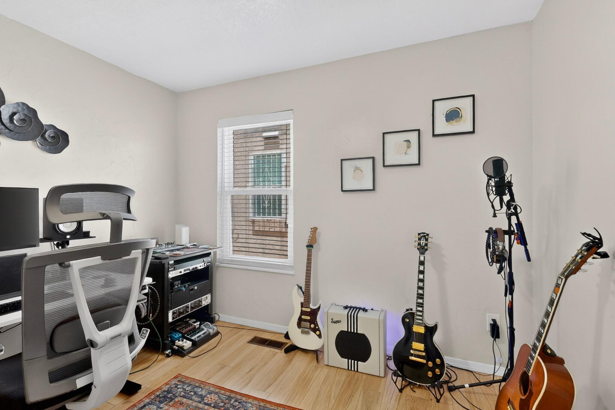 6404 Annapolis Drive NE