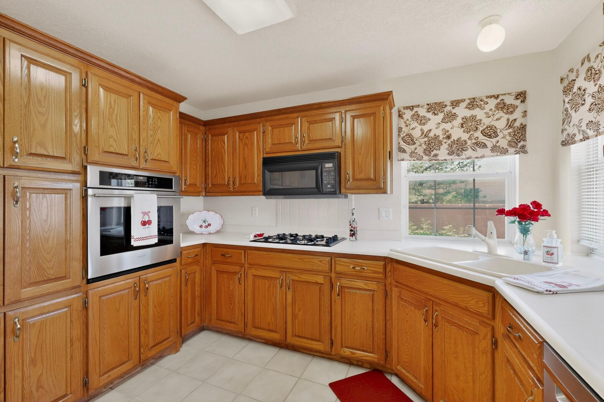 8401 Calle Adolanto NE