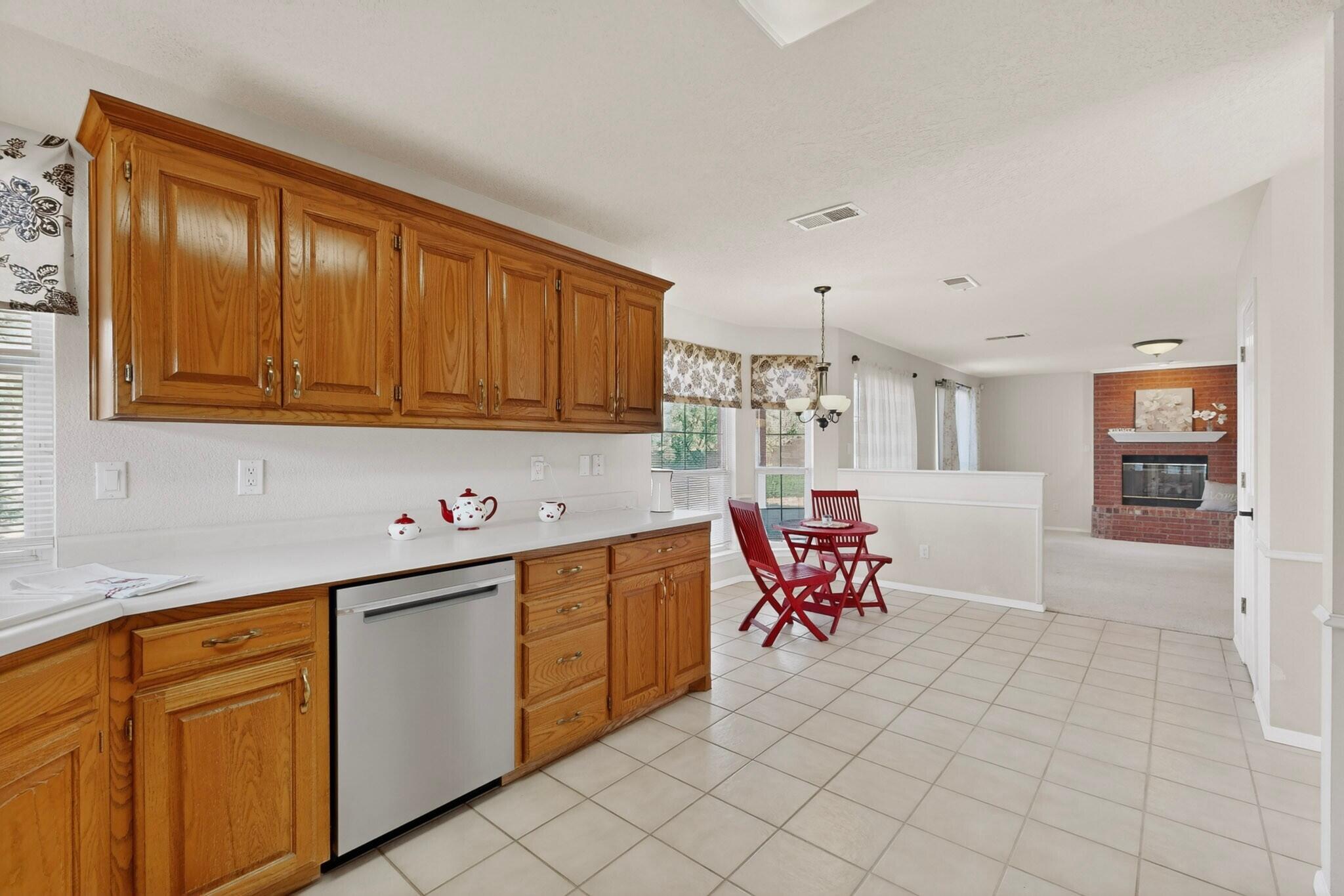 8401 Calle Adolanto NE