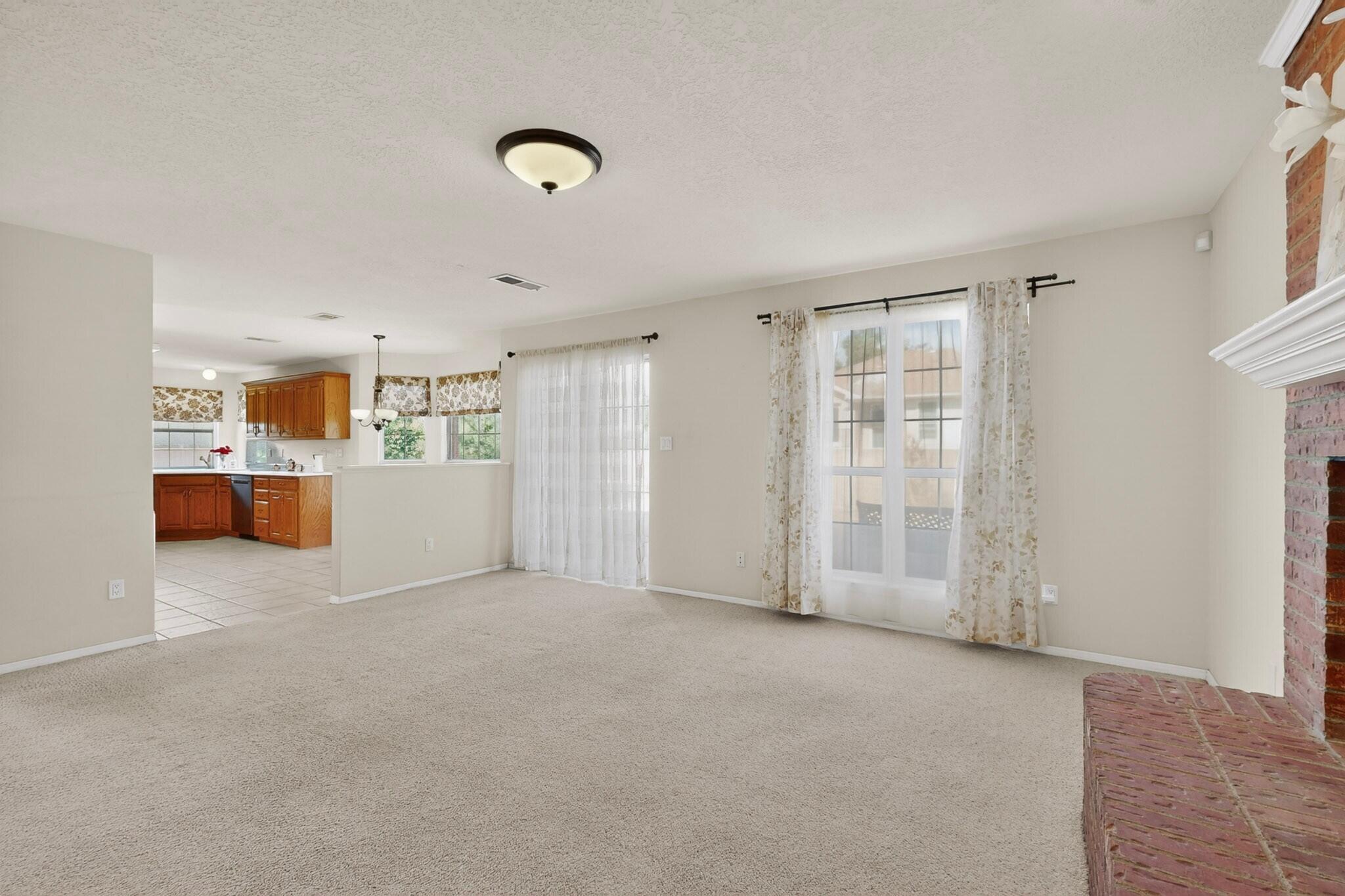 8401 Calle Adolanto NE