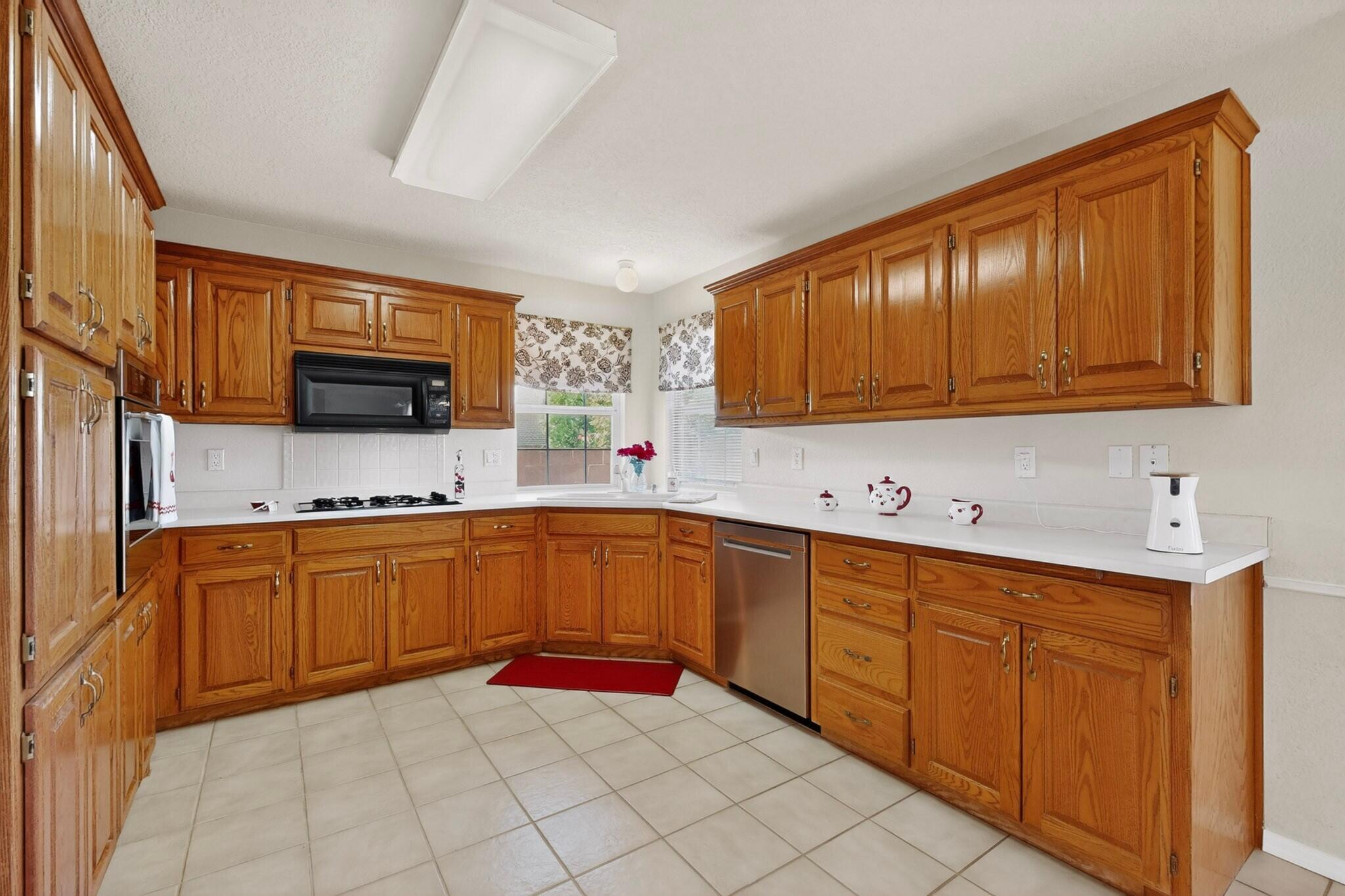 8401 Calle Adolanto NE