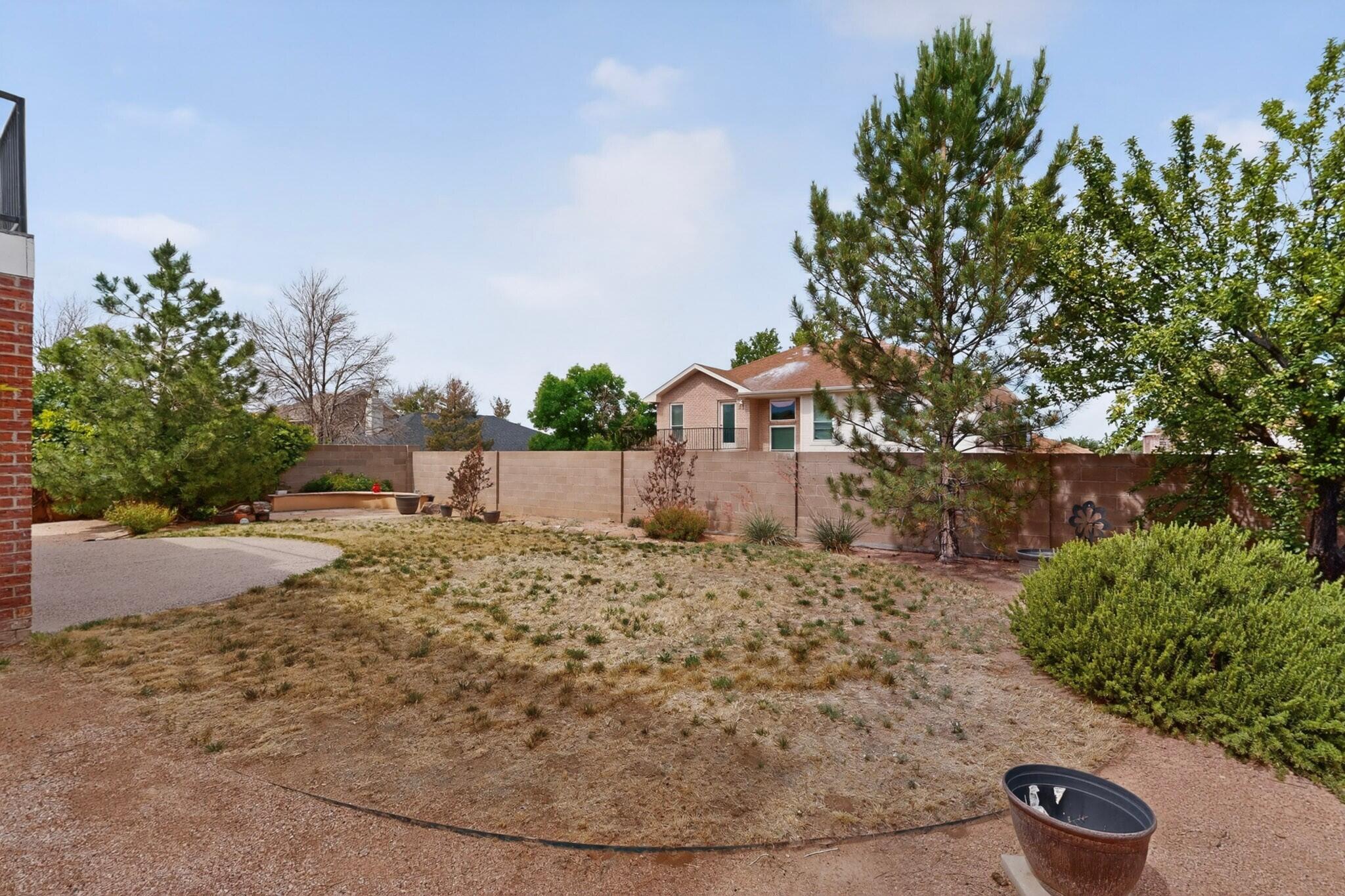 8401 Calle Adolanto NE