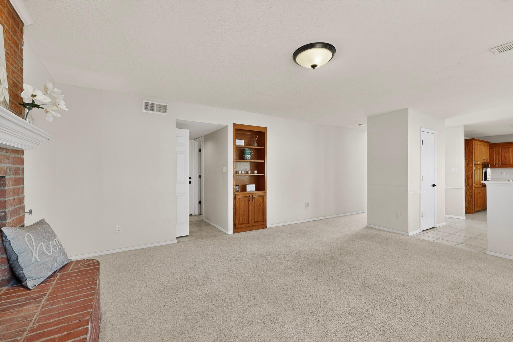 8401 Calle Adolanto NE