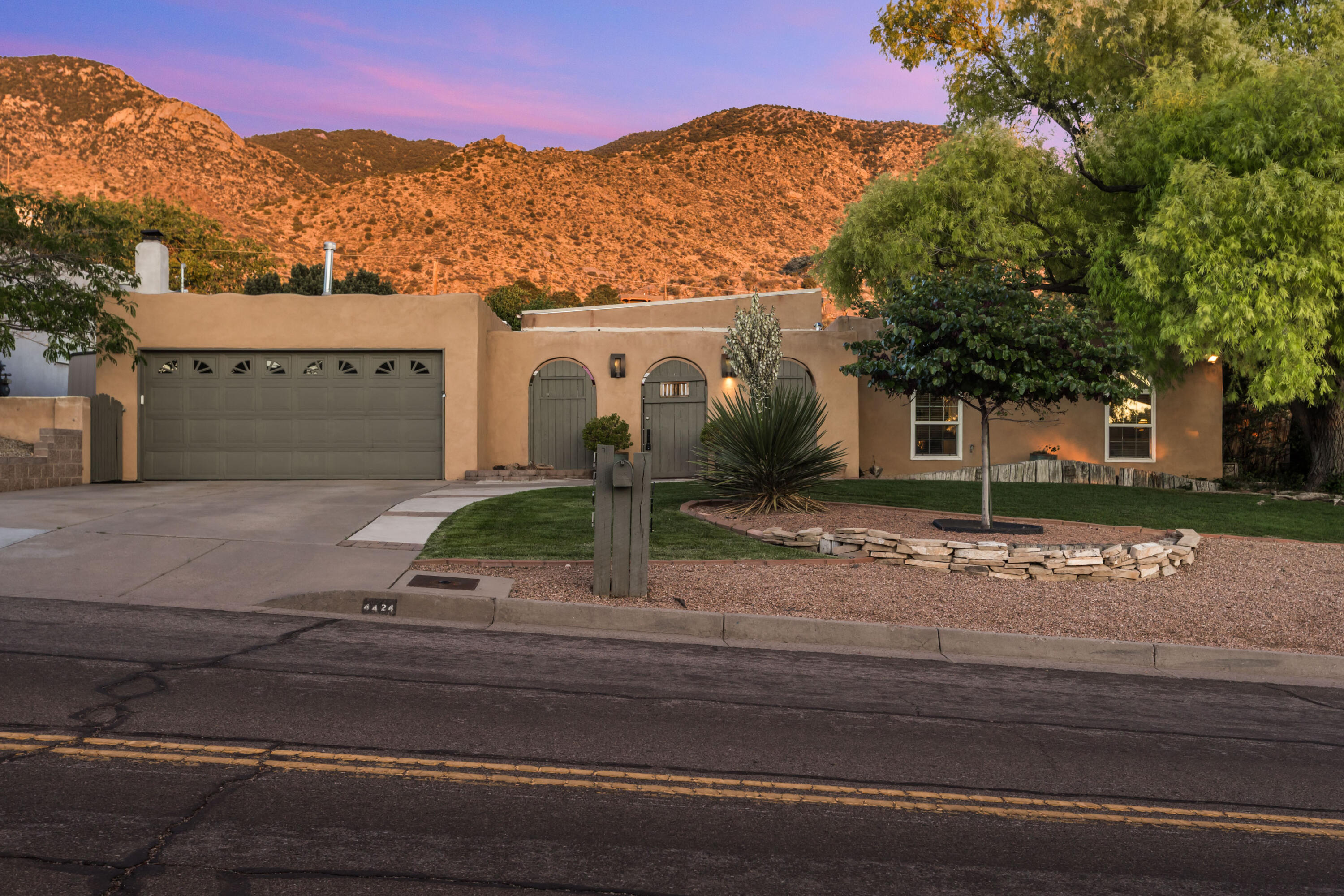 4424 Glenwood Hills Drive NE