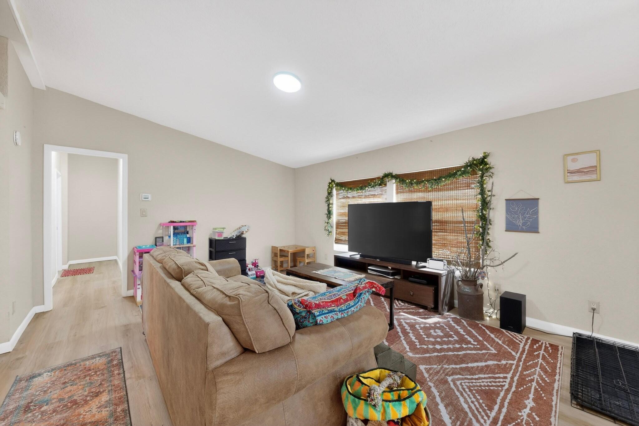 4 Forest Court