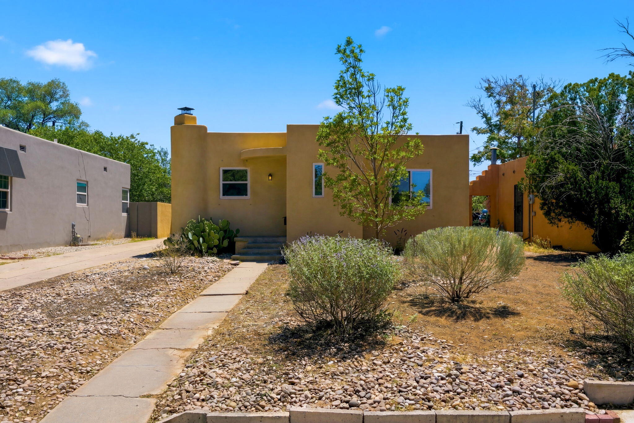 518 Aliso Drive NE