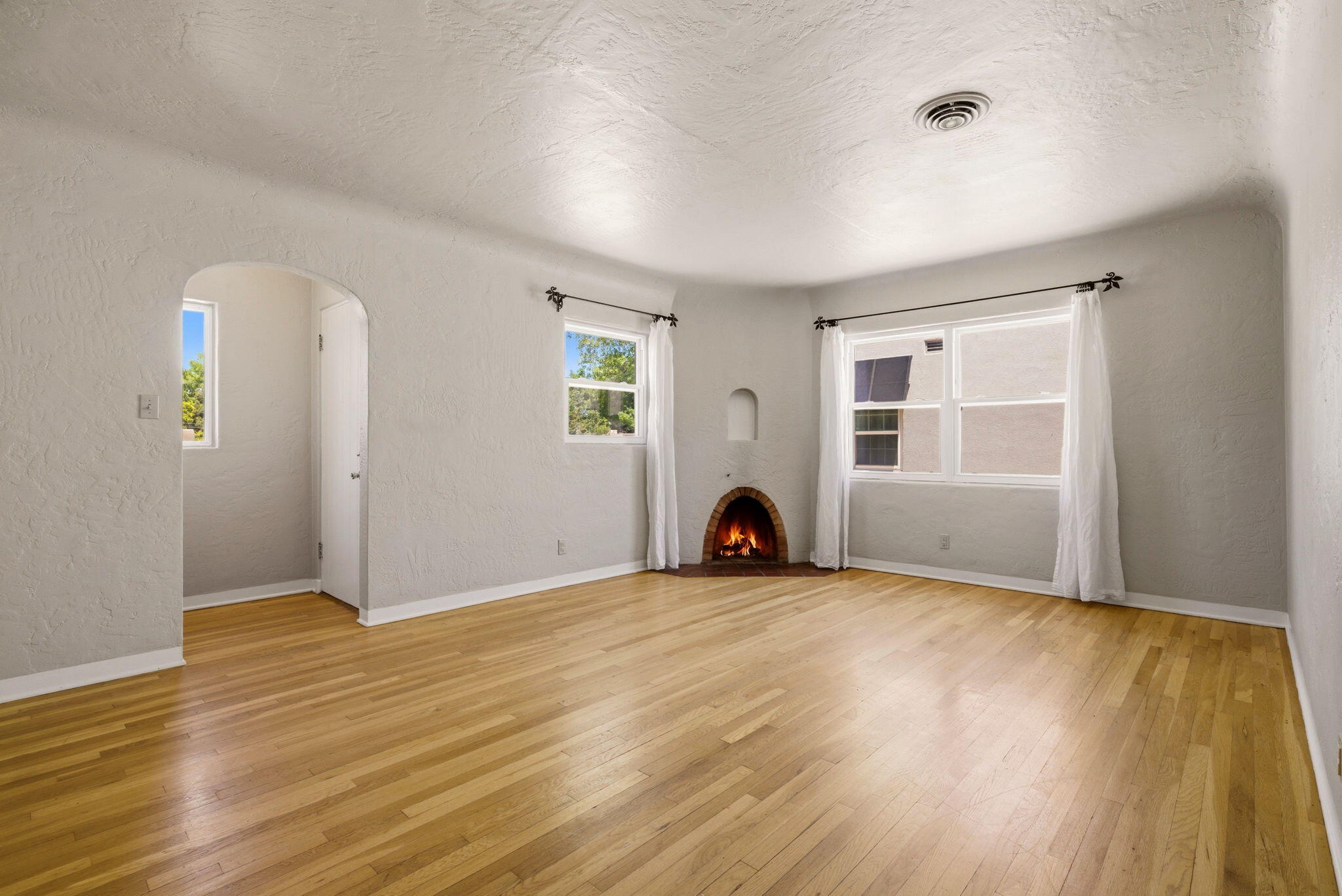 518 Aliso Drive NE