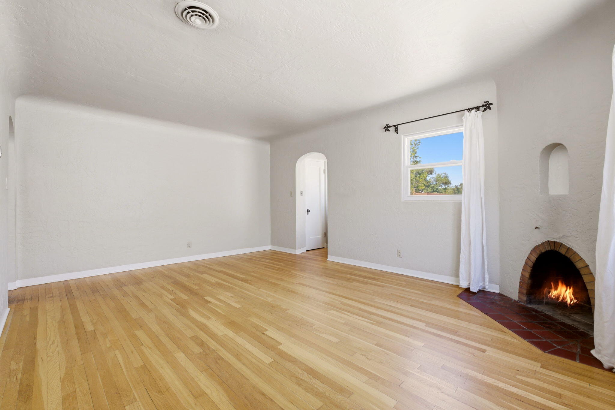 518 Aliso Drive NE