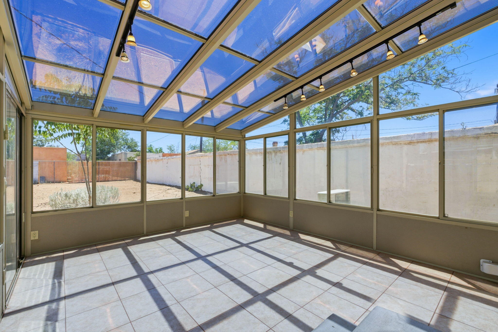518 Aliso Drive NE