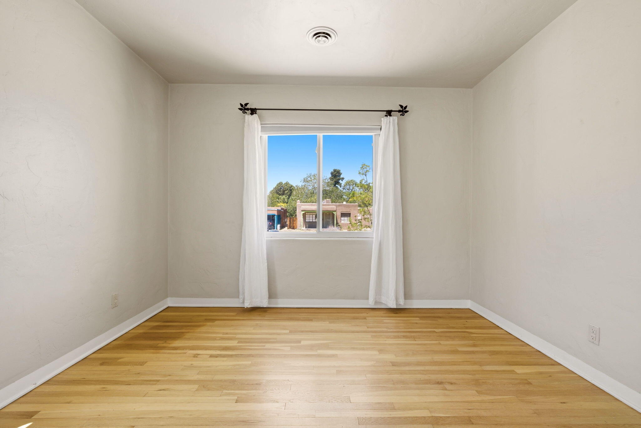 518 Aliso Drive NE
