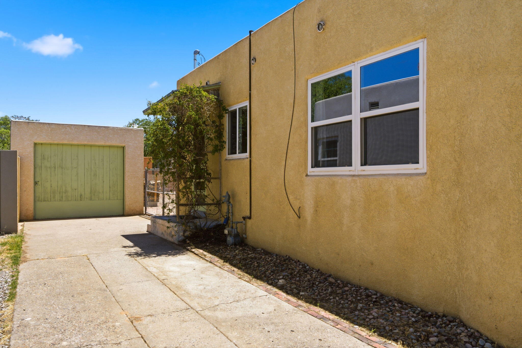 518 Aliso Drive NE