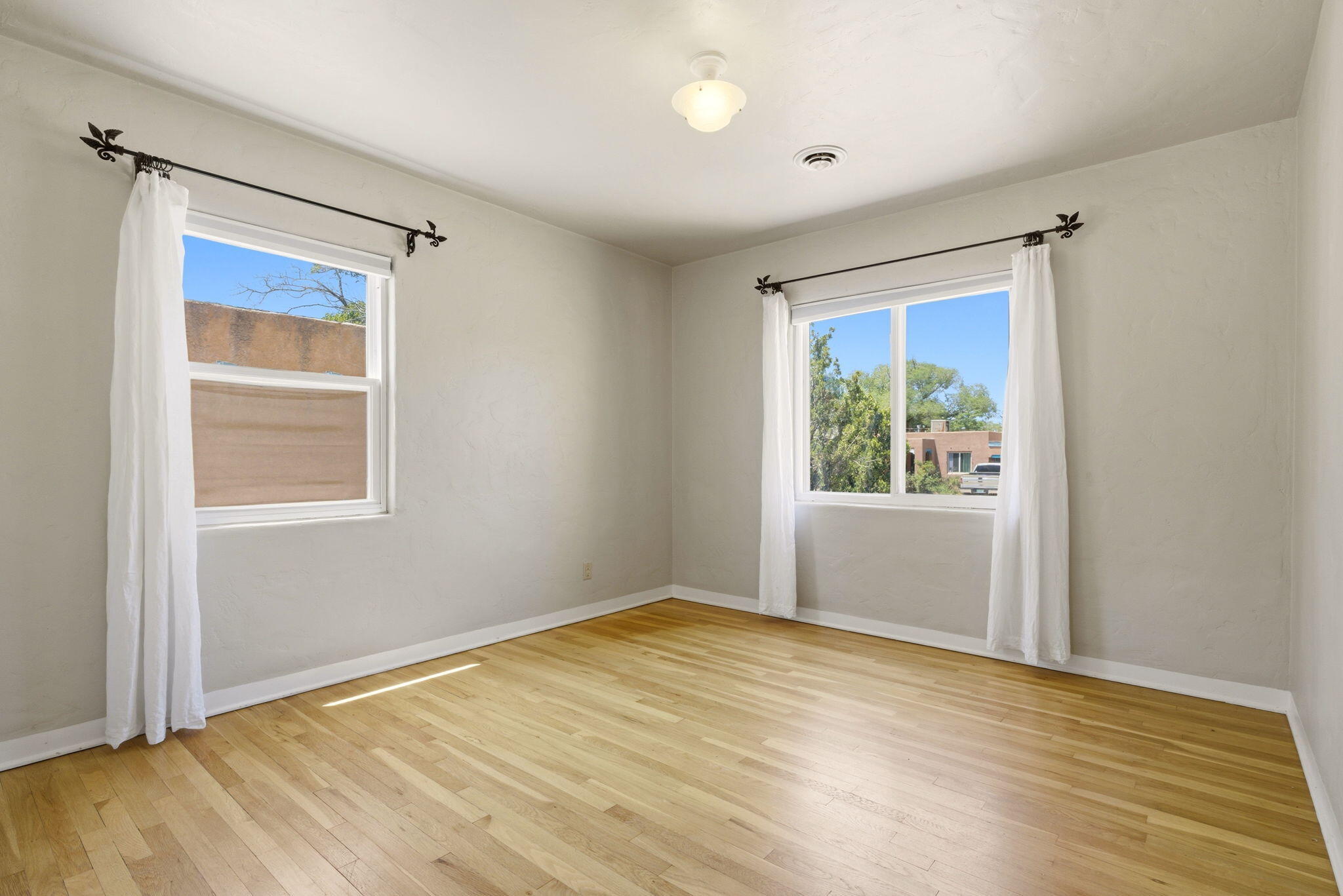 518 Aliso Drive NE