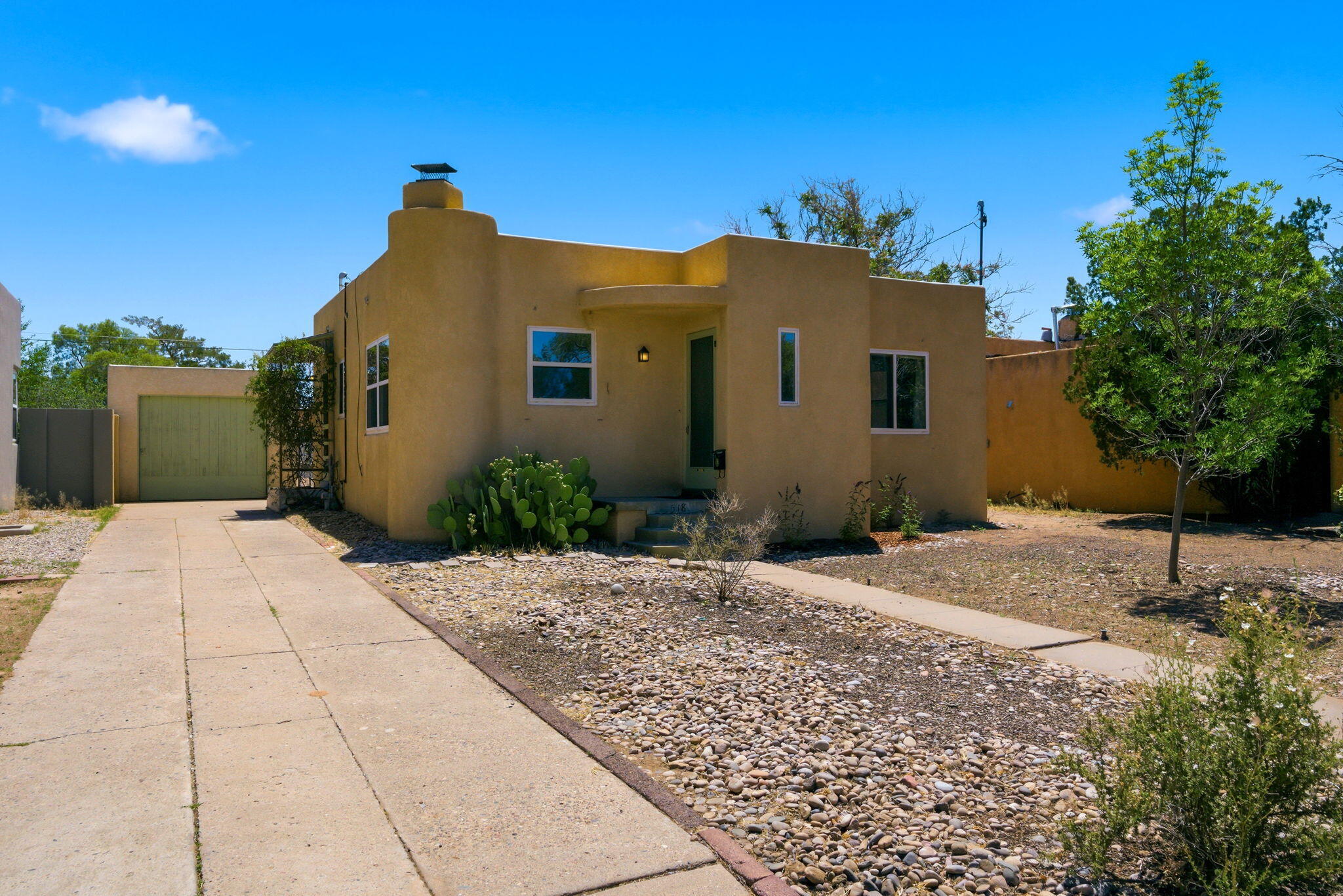 518 Aliso Drive NE