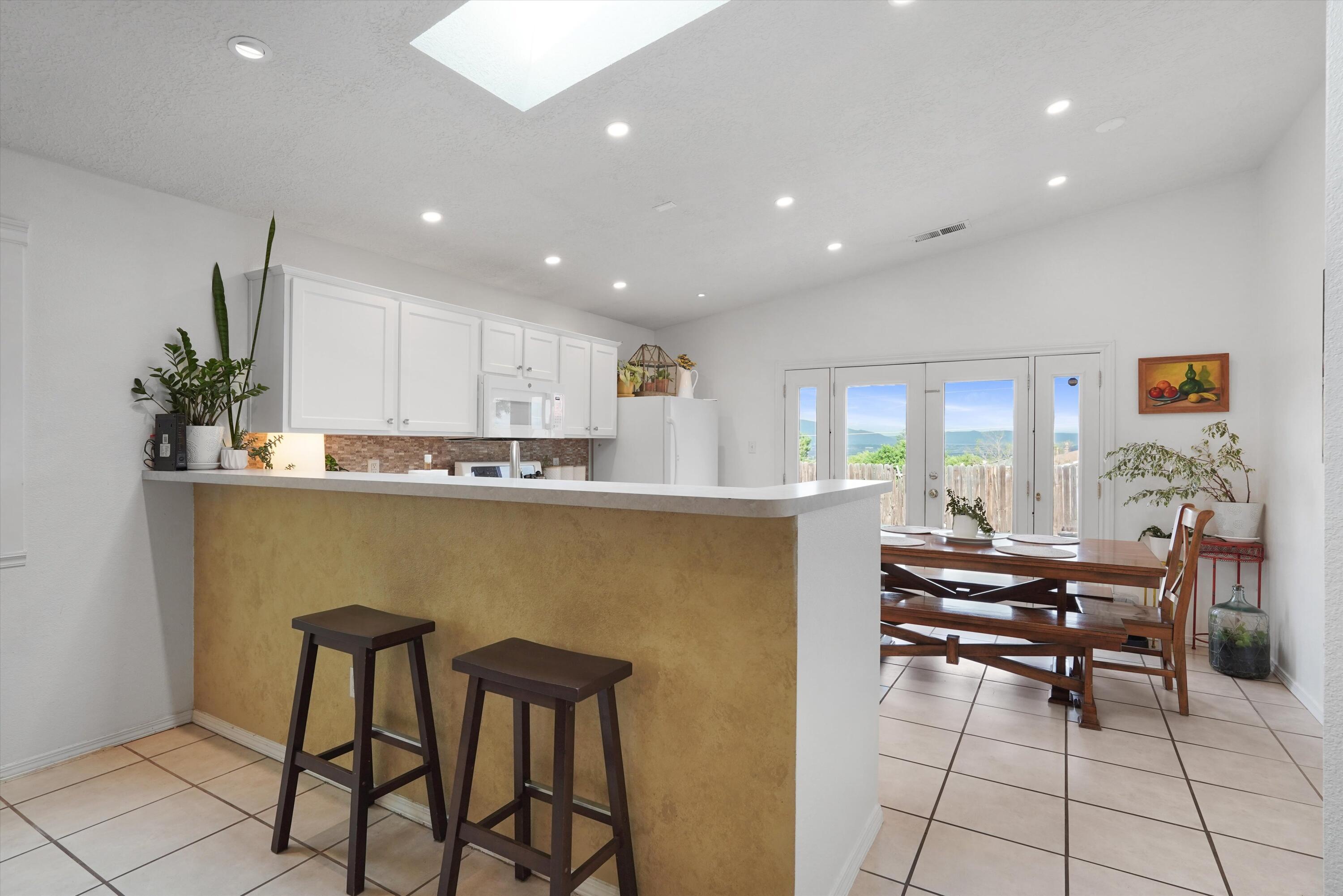 936 Cockatiel Drive SW