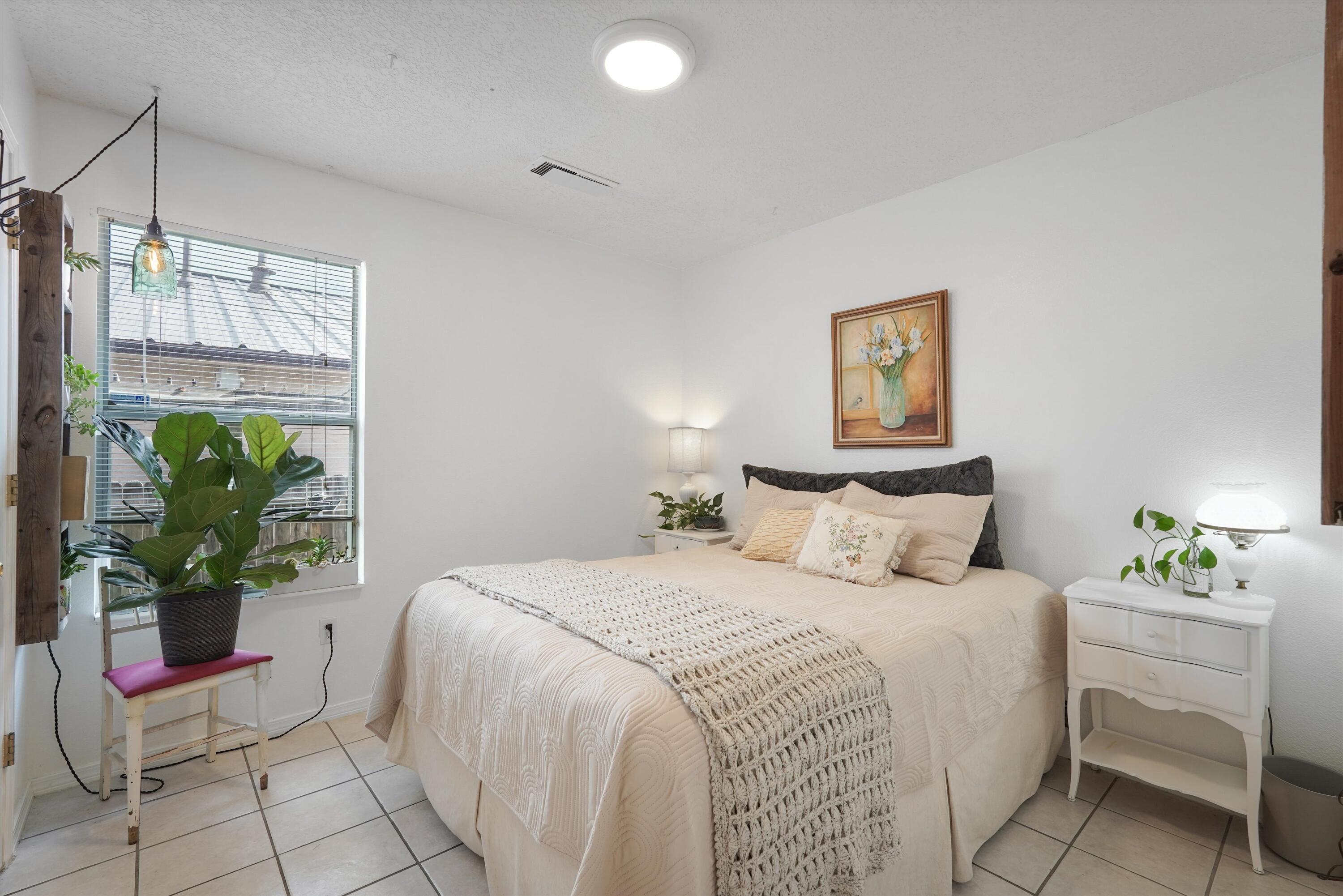 936 Cockatiel Drive SW
