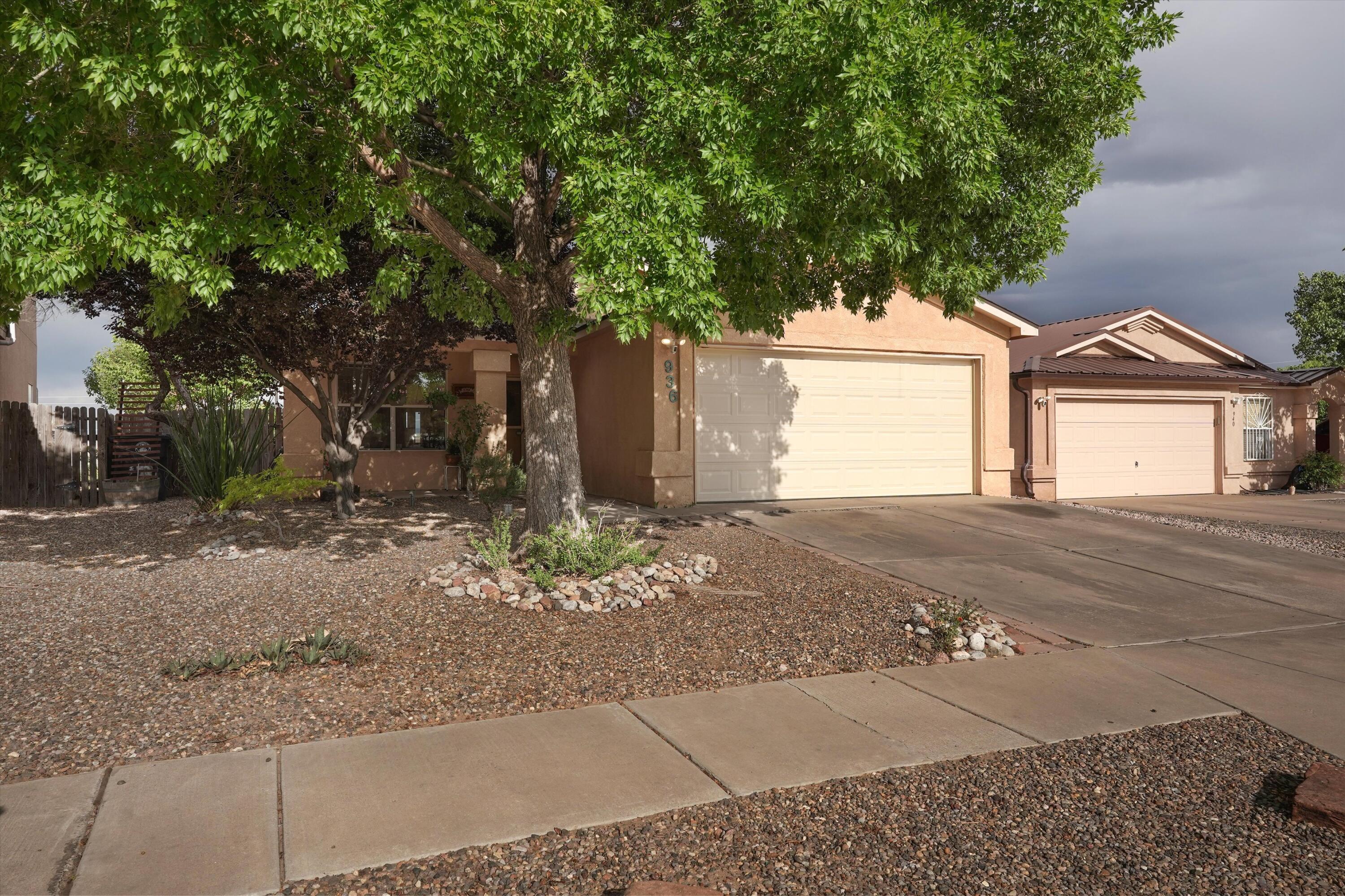 936 Cockatiel Drive SW