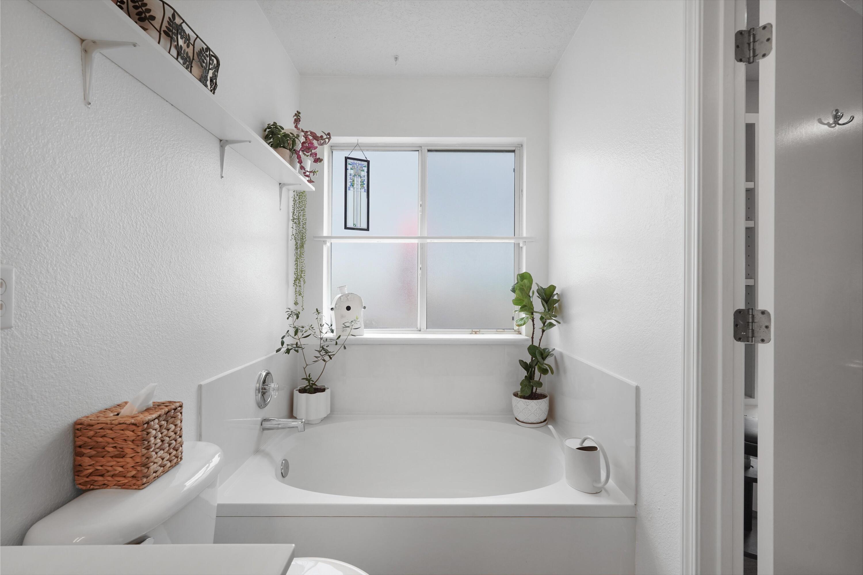 936 Cockatiel Drive SW