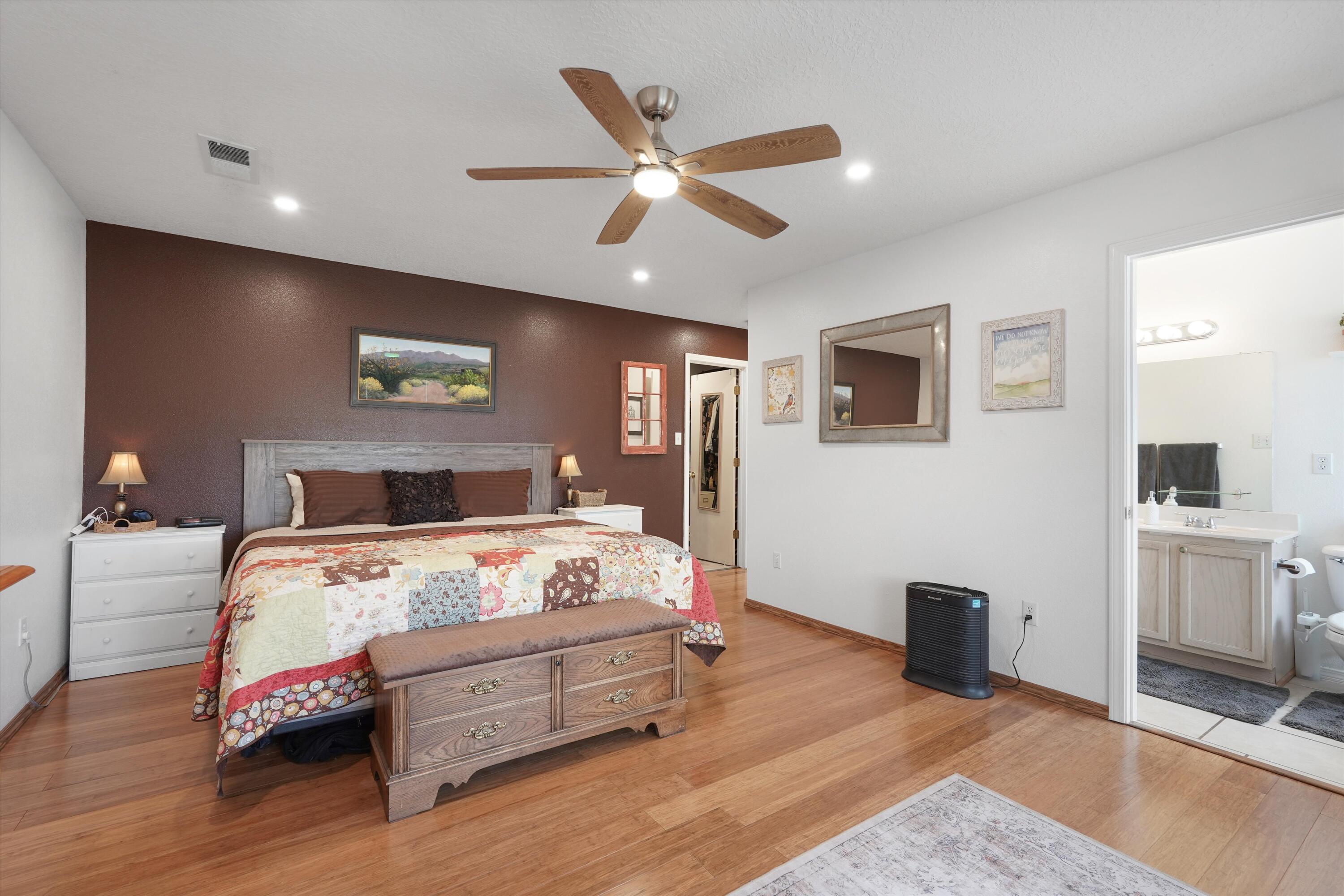936 Cockatiel Drive SW