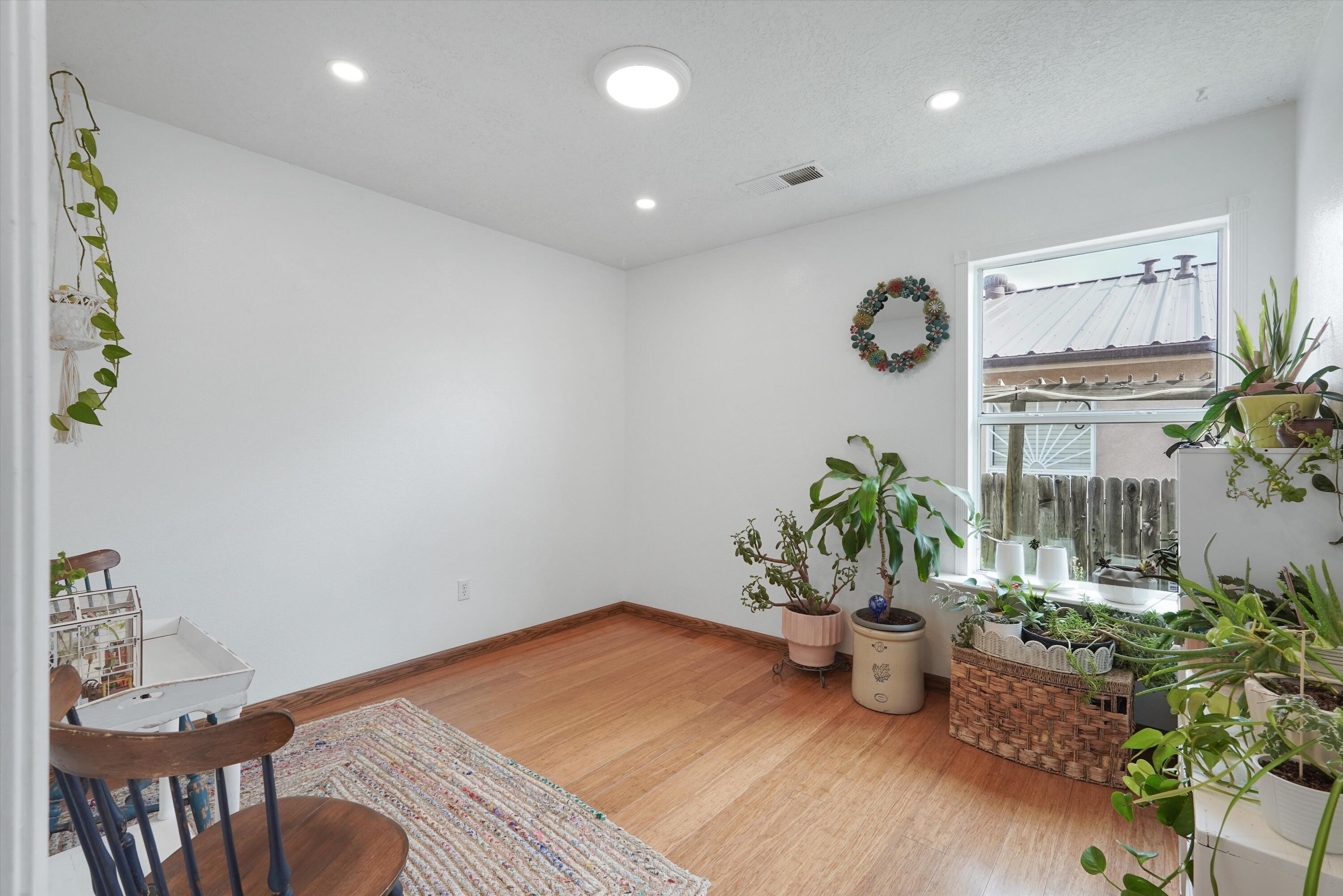 936 Cockatiel Drive SW