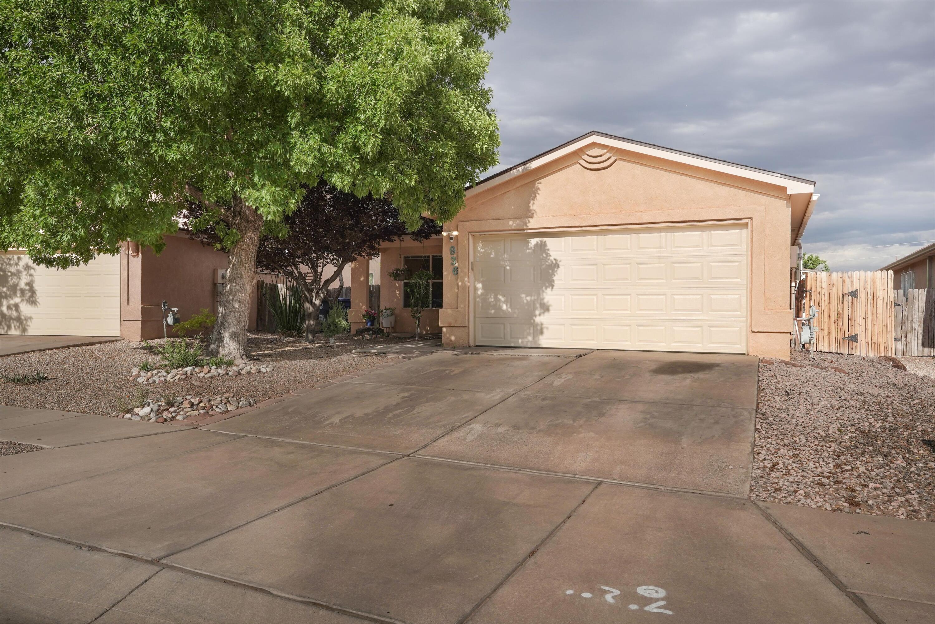 936 Cockatiel Drive SW