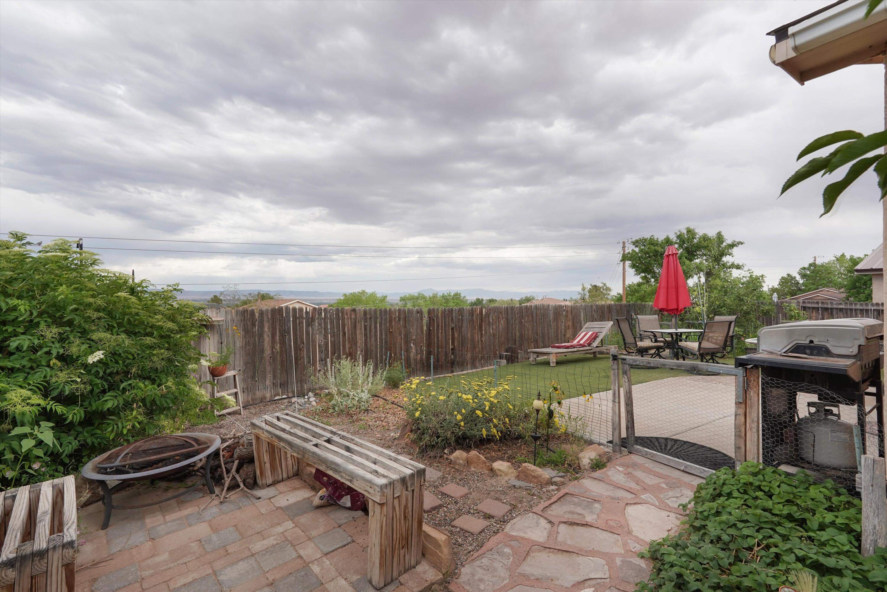 936 Cockatiel Drive SW