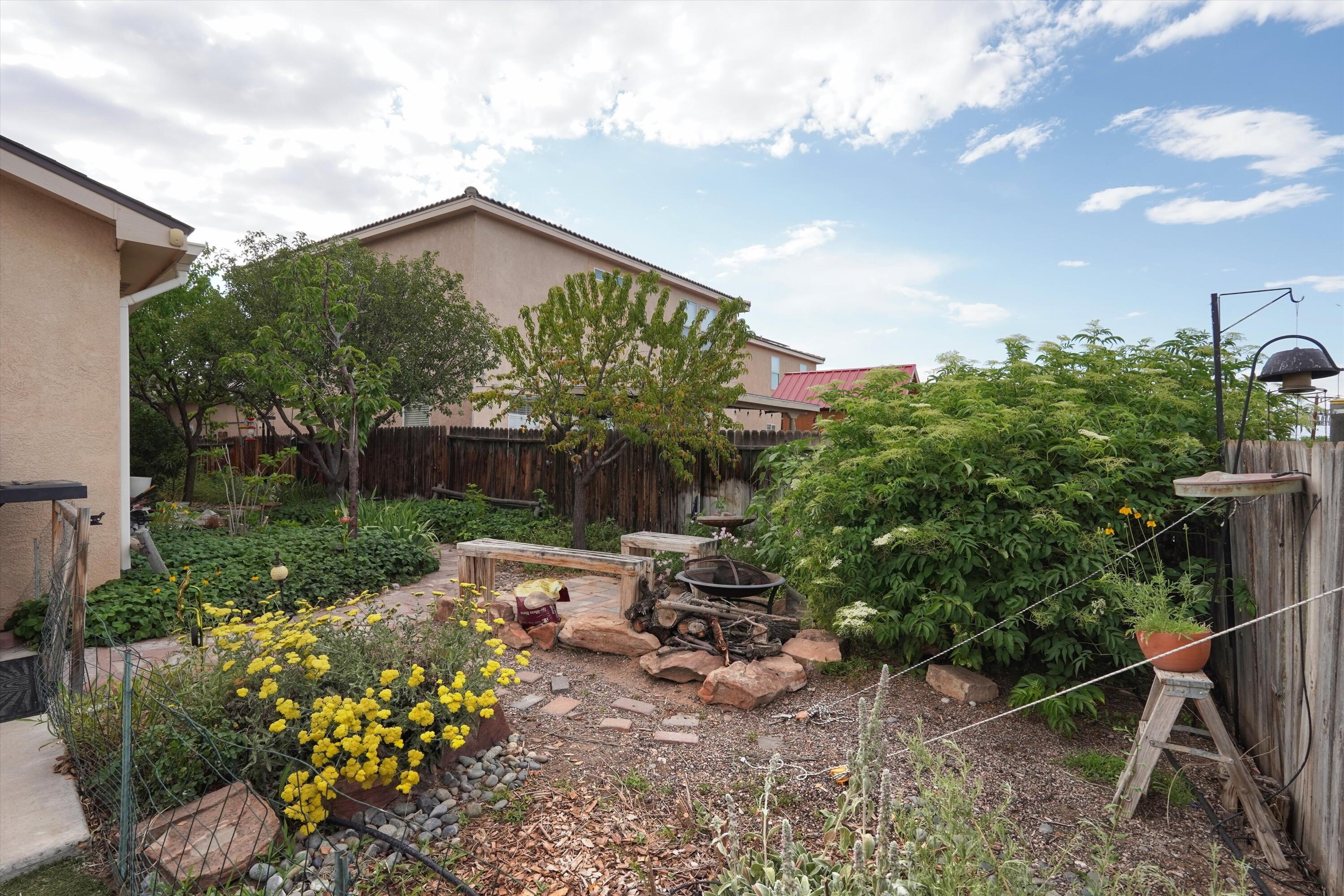 936 Cockatiel Drive SW