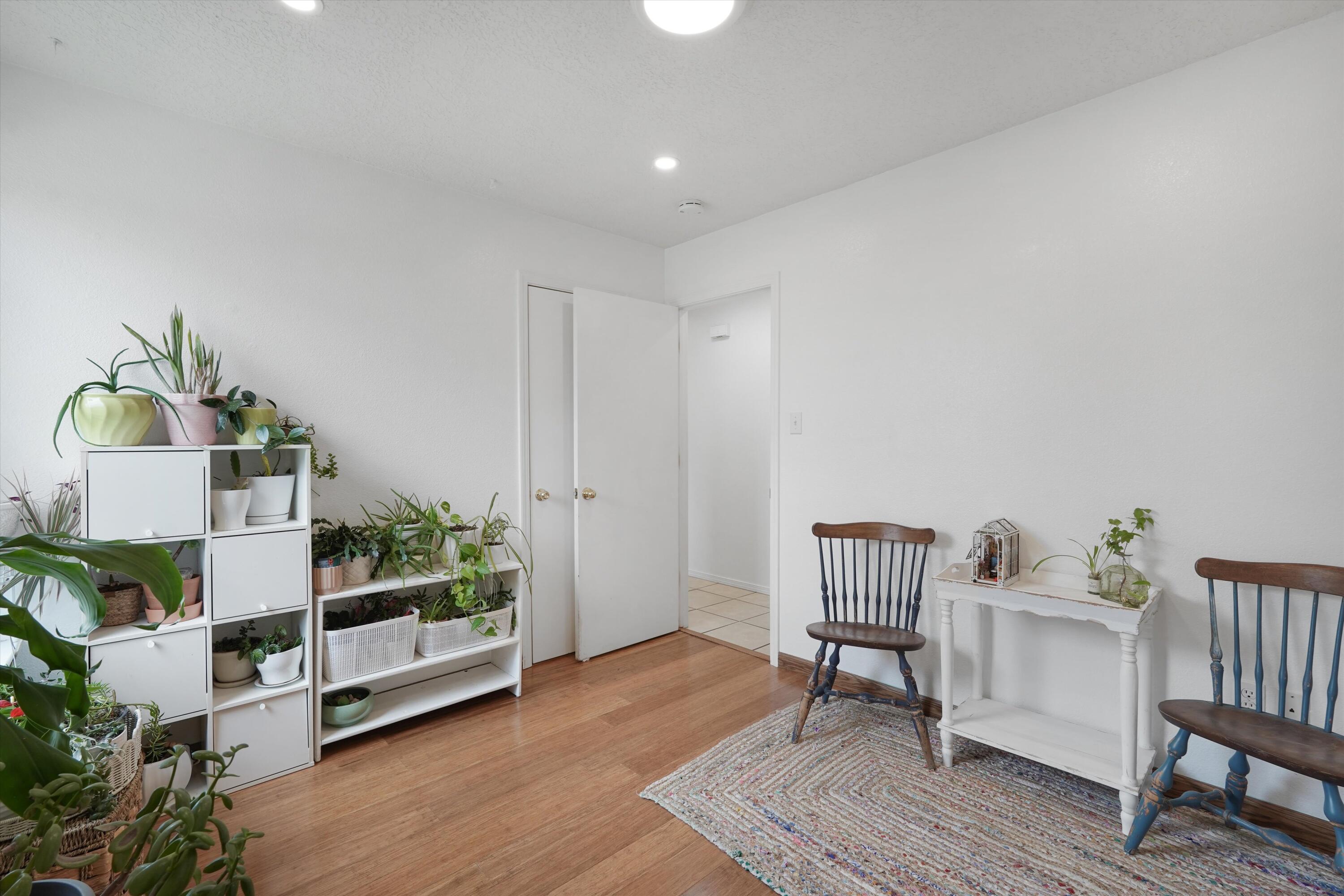 936 Cockatiel Drive SW