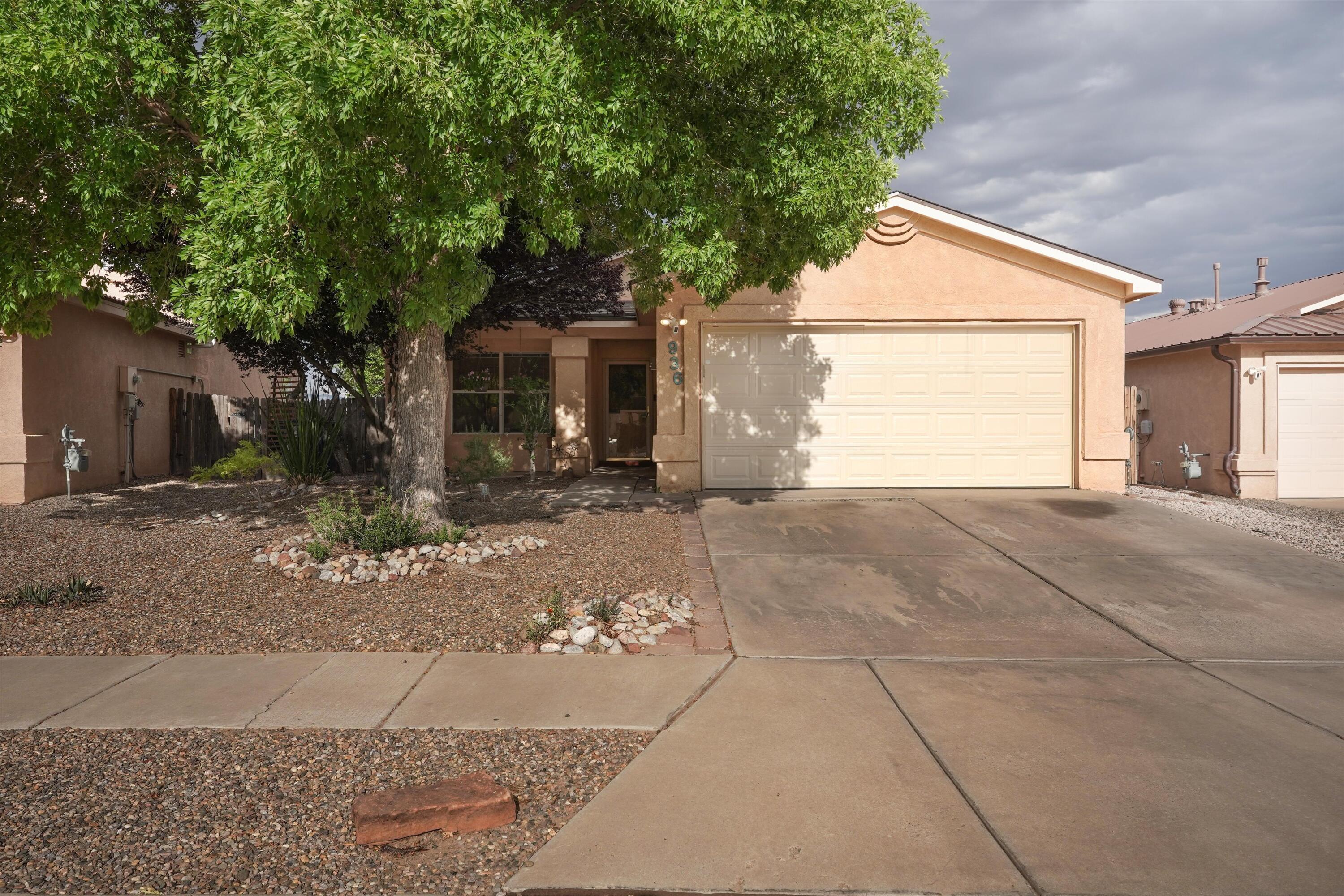 936 Cockatiel Drive SW