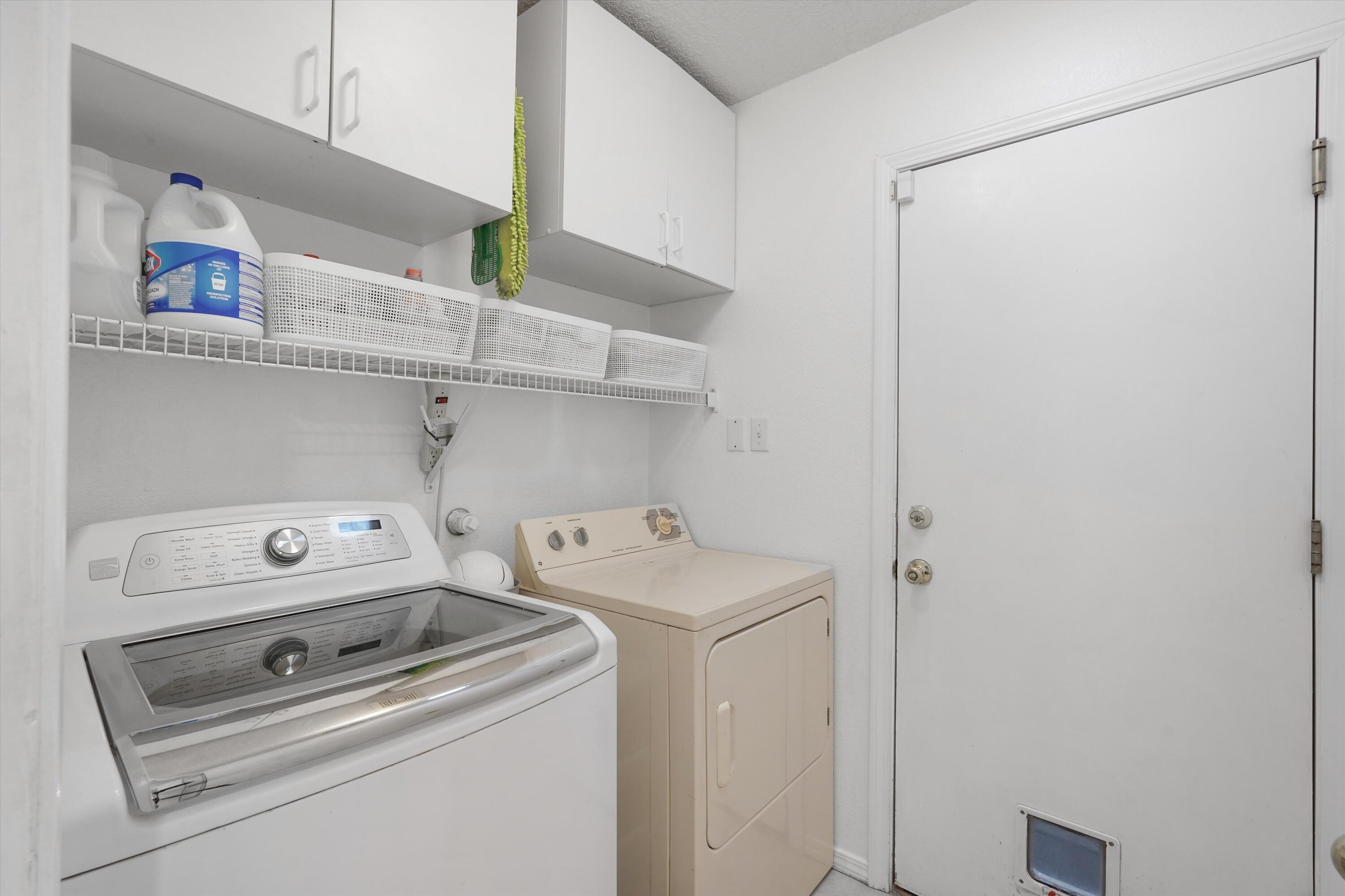 936 Cockatiel Drive SW