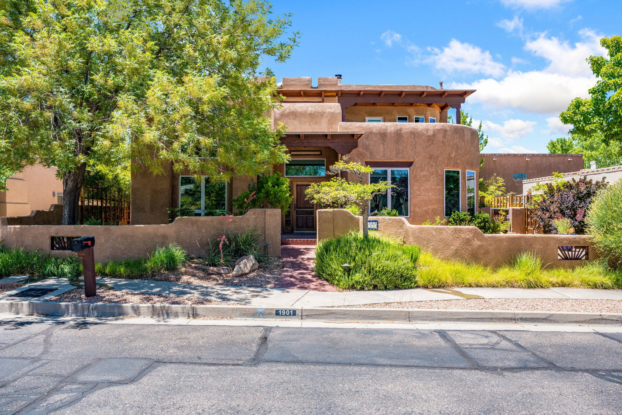 1901 Via Del Sol NE