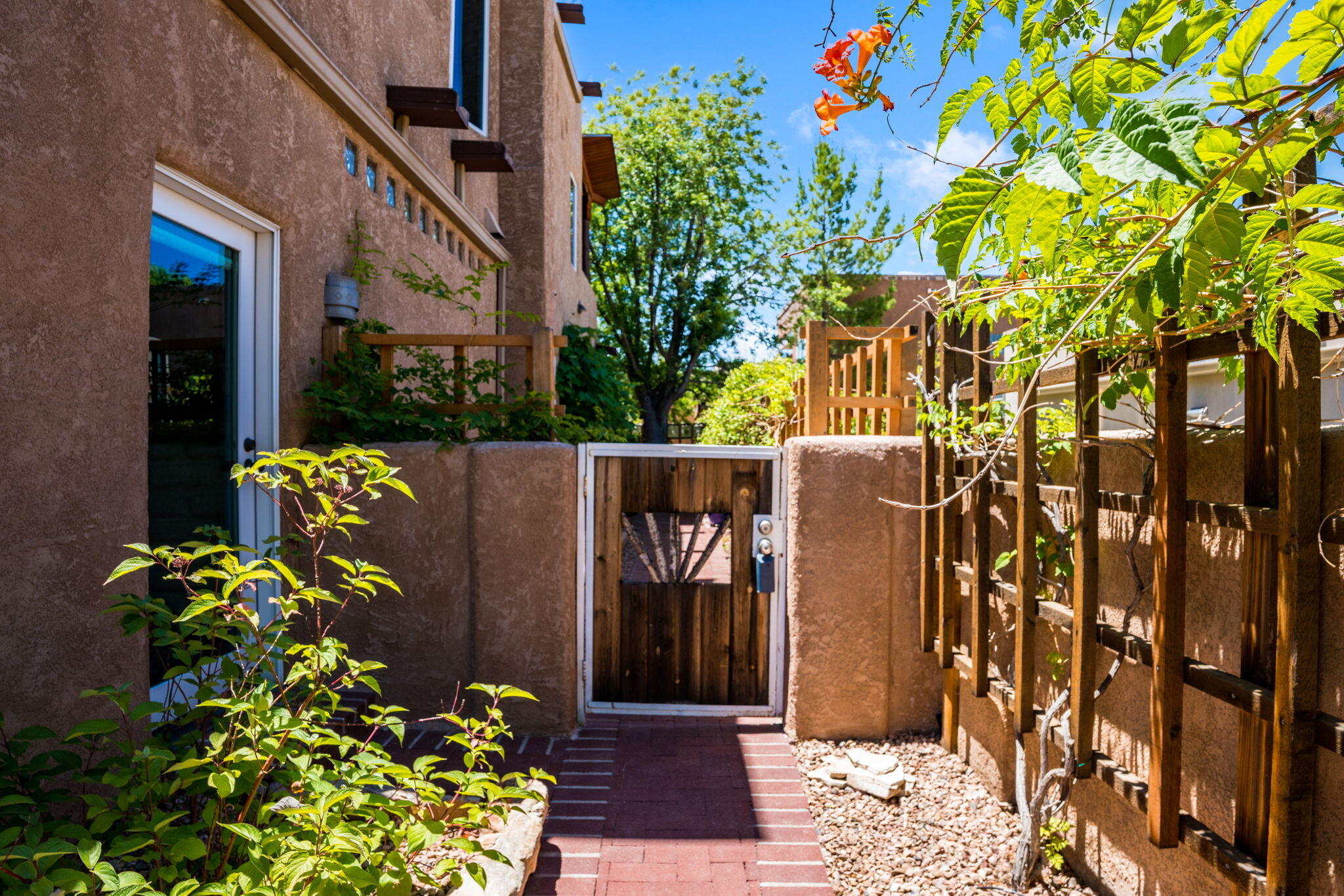 1901 Via Del Sol NE