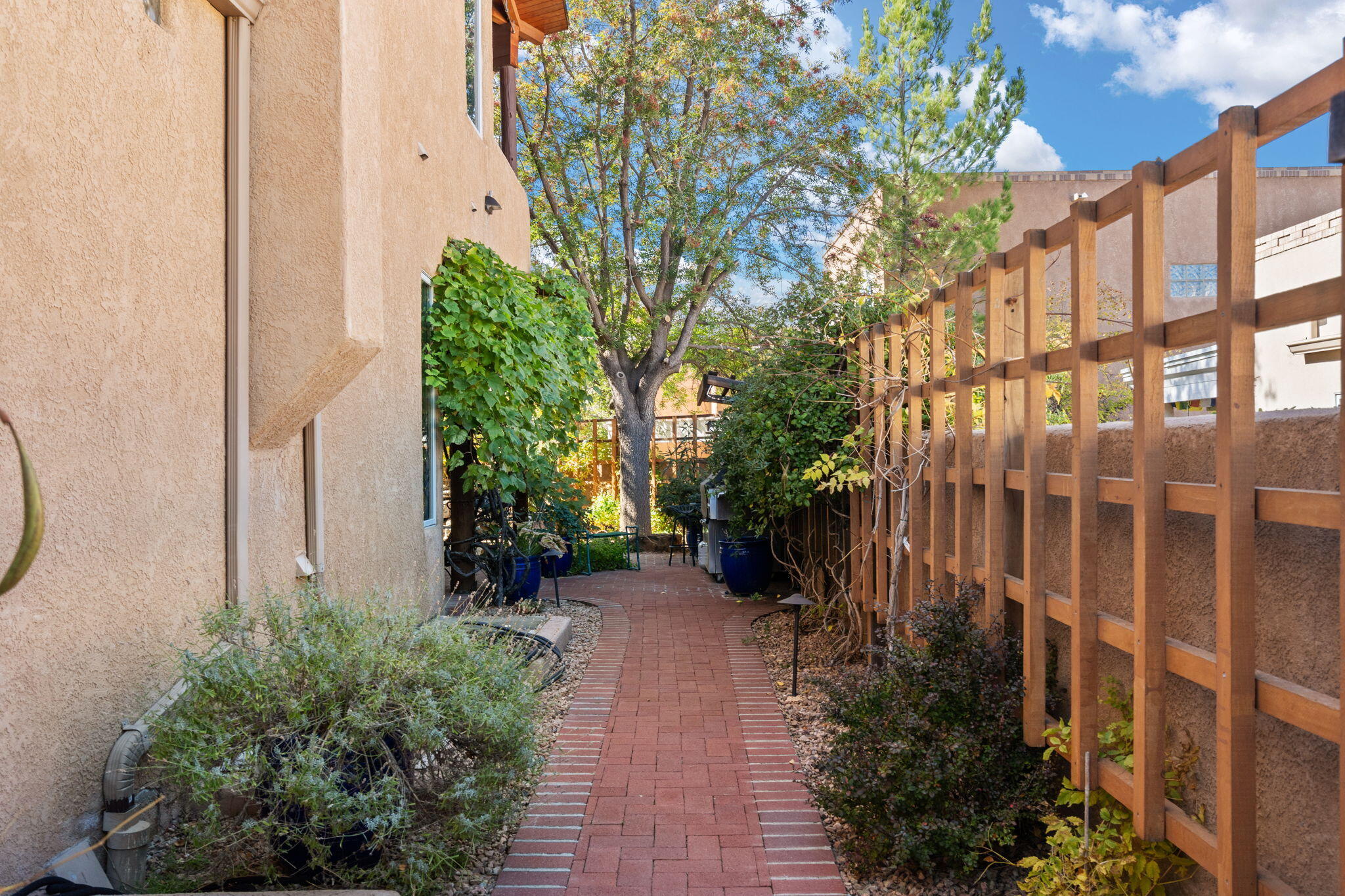 1901 Via Del Sol NE
