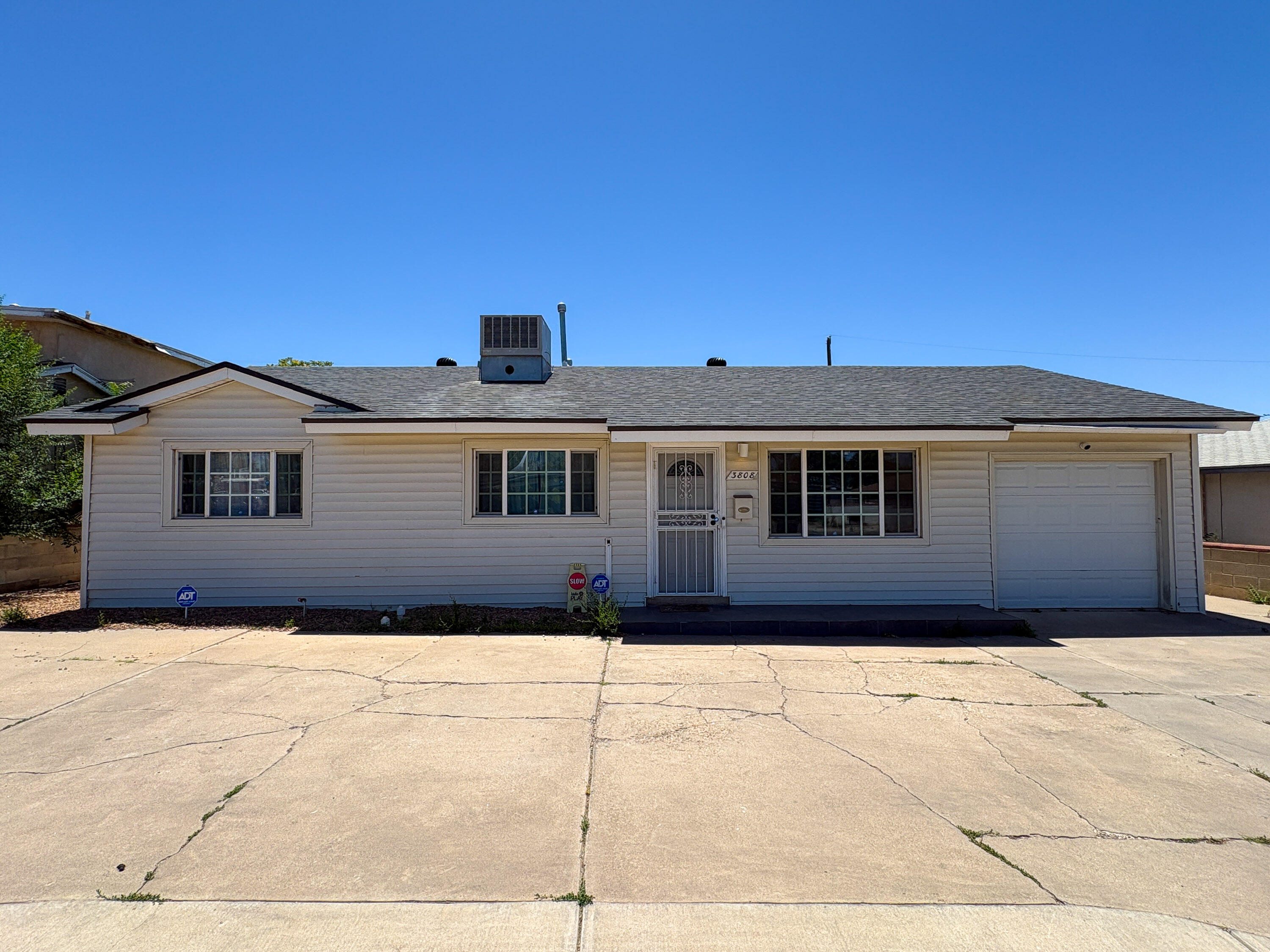 3808 Candelaria Road NE