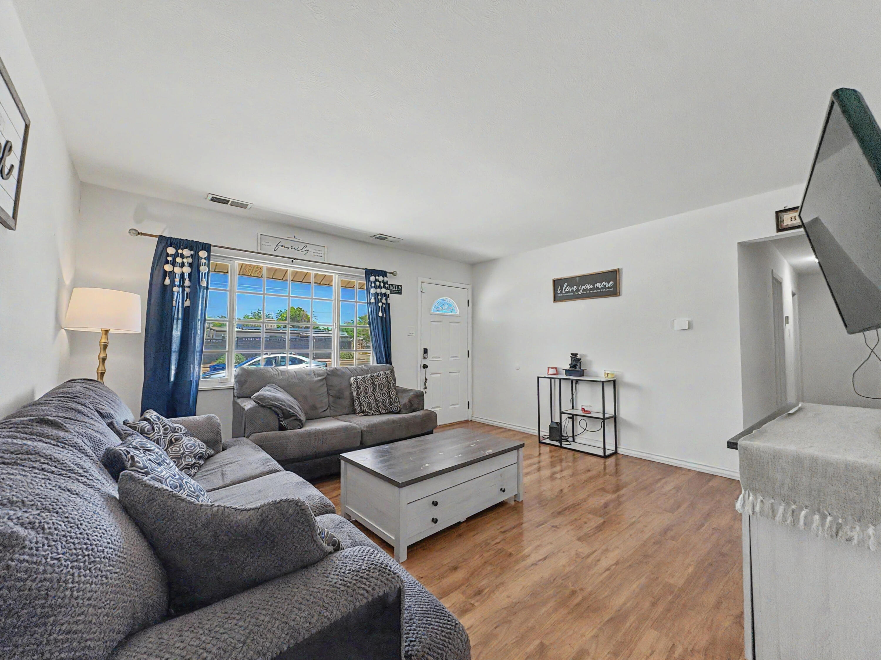 3808 Candelaria Road NE