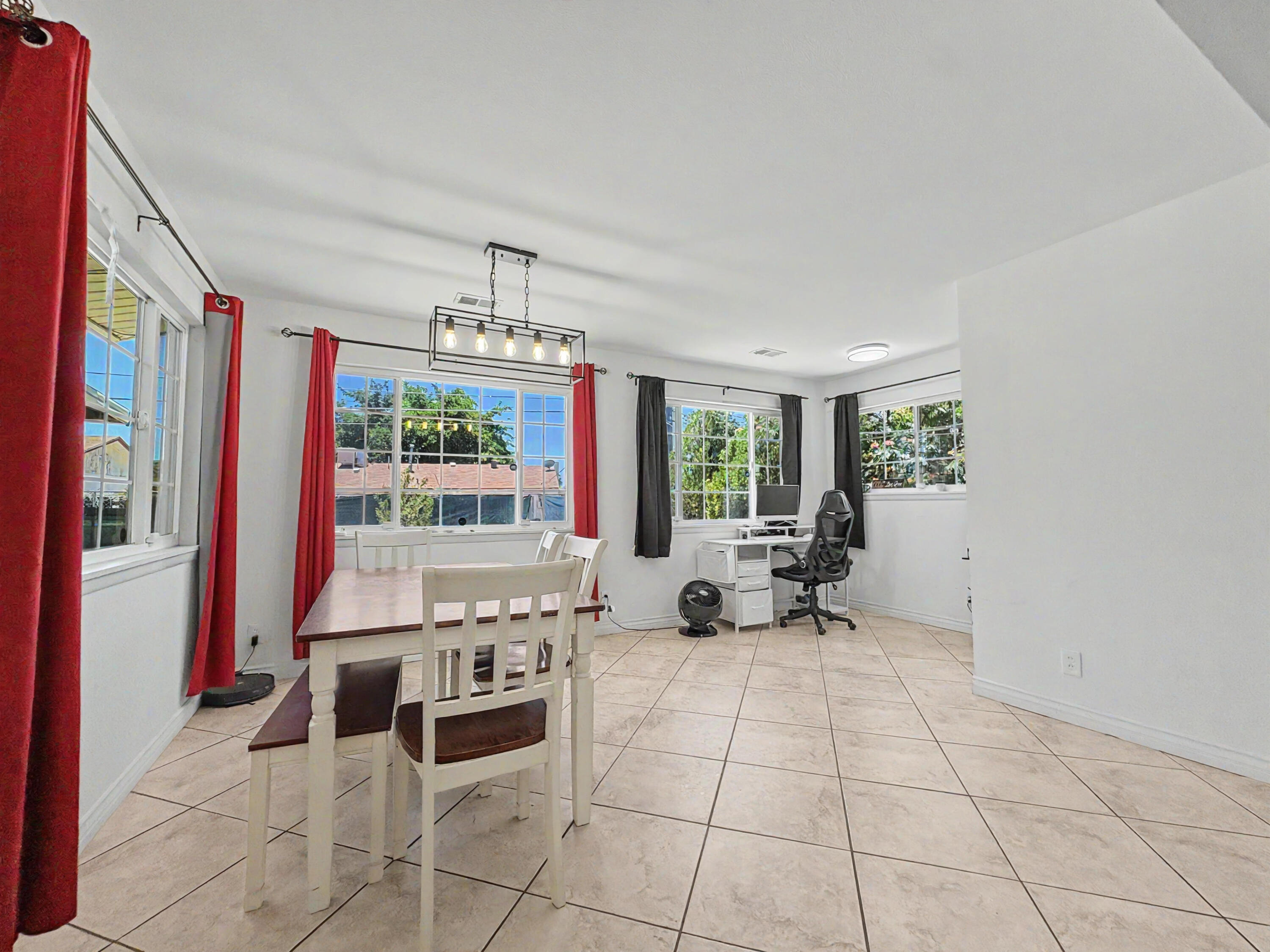 3808 Candelaria Road NE